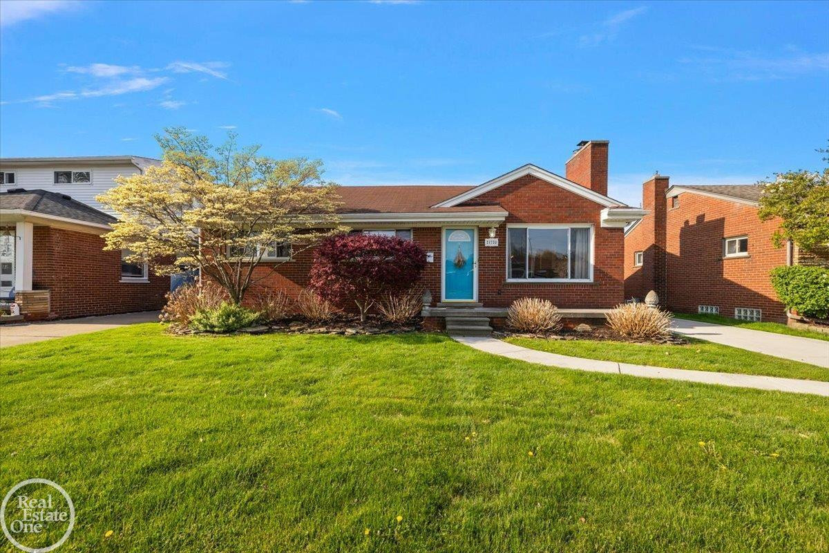 21720 Chalon Street, Saint Clair Shores, MI 48080 — Photo 2