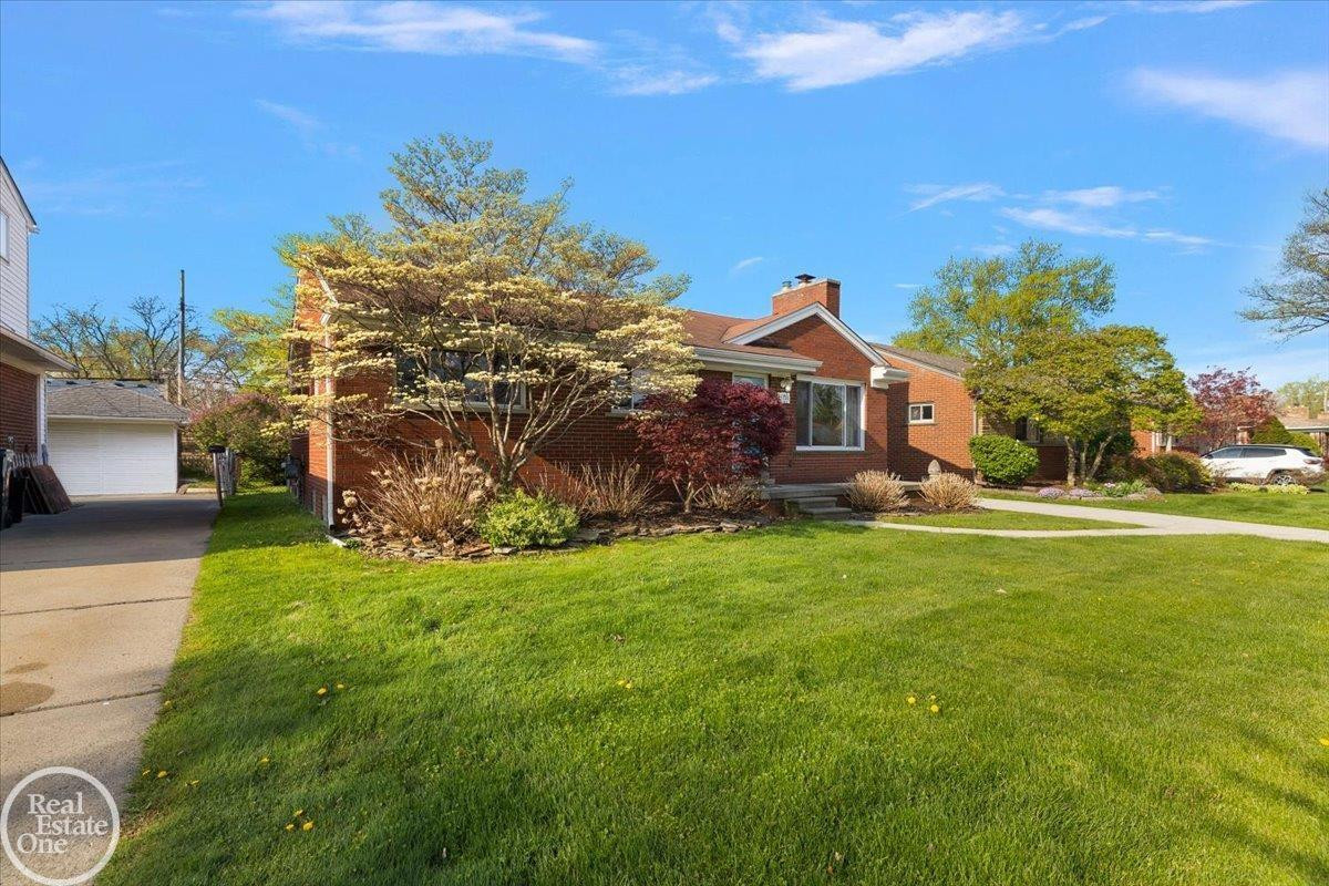 21720 Chalon Street, Saint Clair Shores, MI 48080 — Photo 4