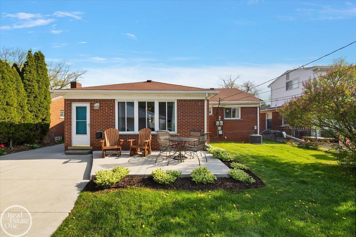 21720 Chalon Street, Saint Clair Shores, MI 48080 — Photo 5