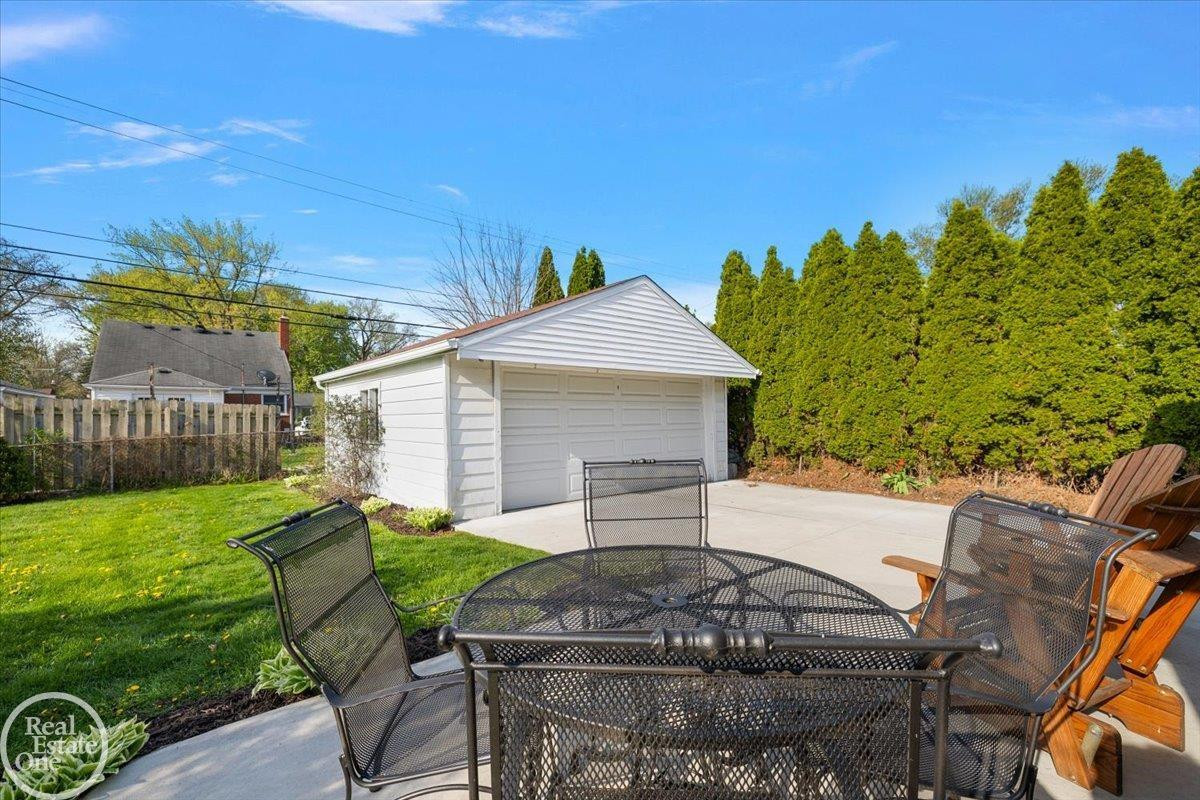 21720 Chalon Street, Saint Clair Shores, MI 48080 — Photo 9