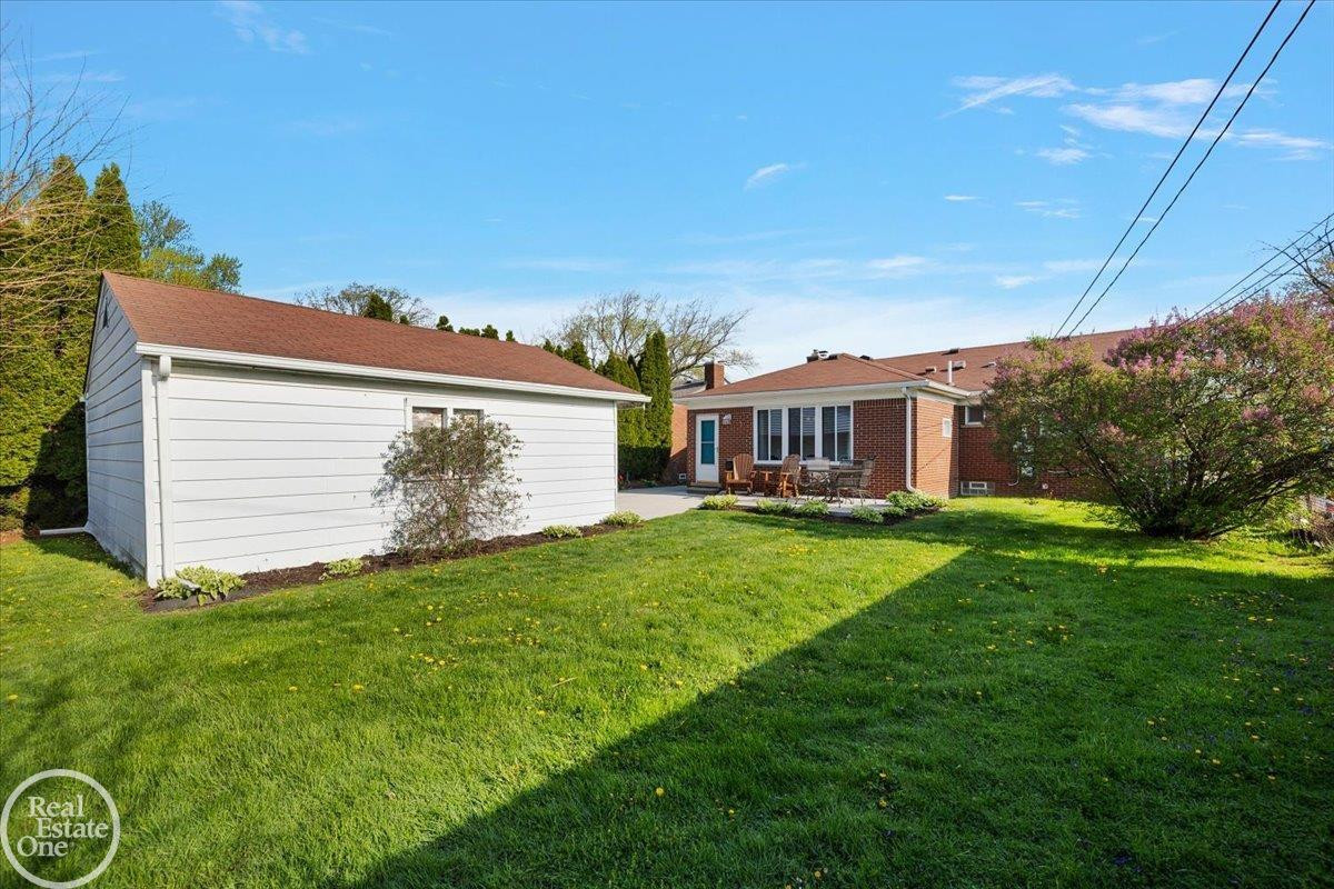 21720 Chalon Street, Saint Clair Shores, MI 48080 — Photo 12