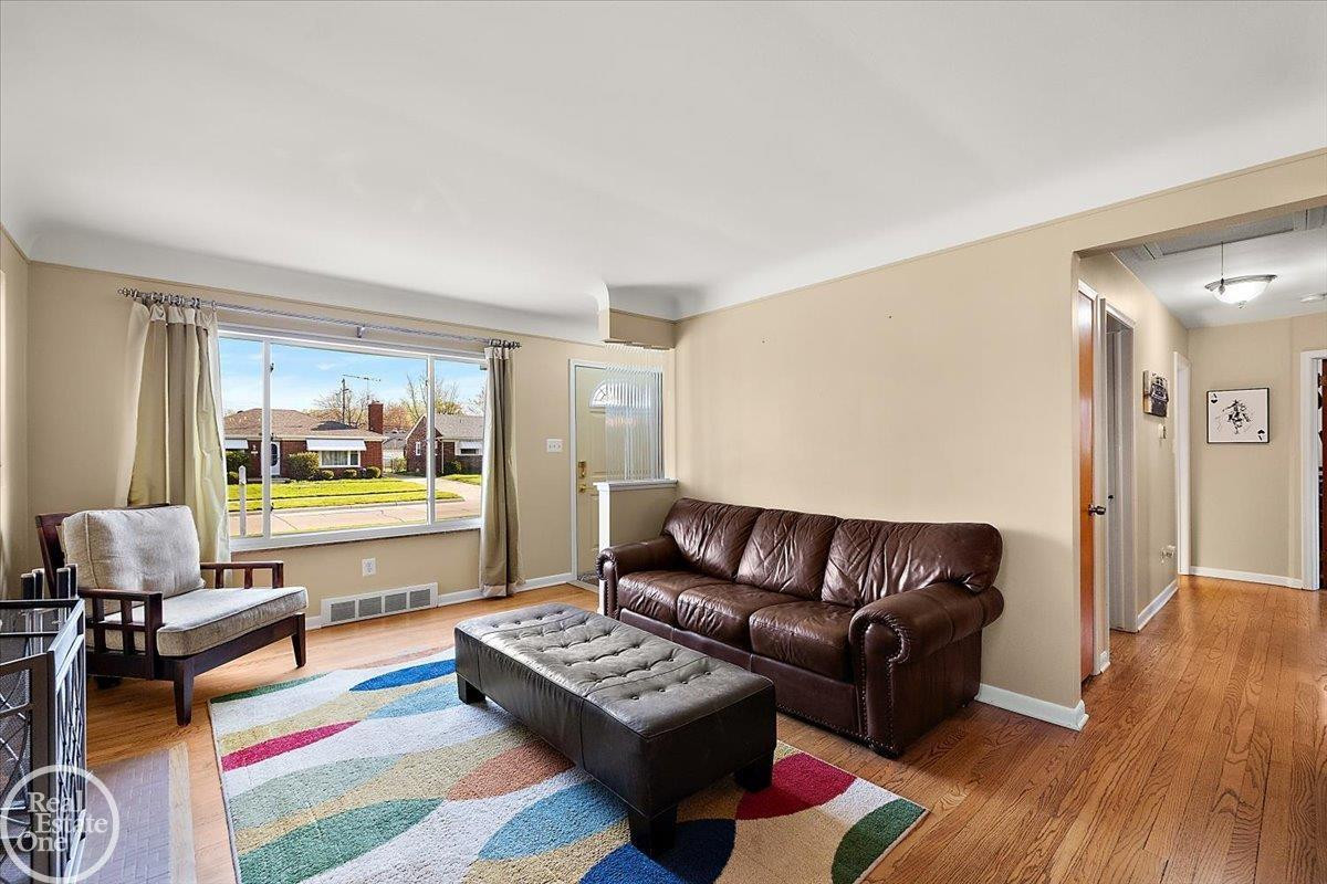 21720 Chalon Street, Saint Clair Shores, MI 48080 — Photo 16