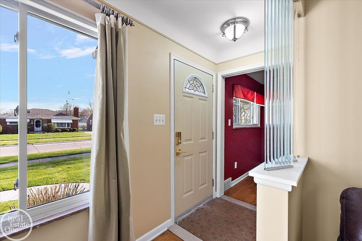 21720 Chalon Street, Saint Clair Shores, MI 48080 — Photo 17