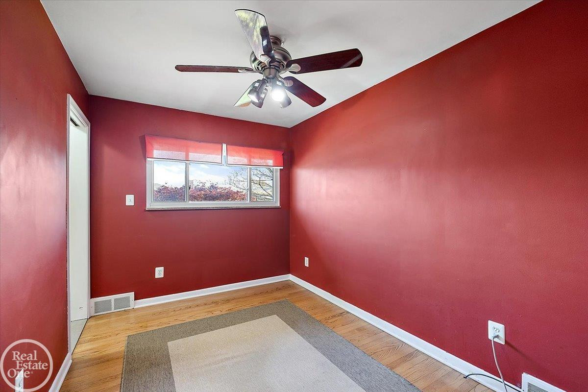 21720 Chalon Street, Saint Clair Shores, MI 48080 — Photo 32