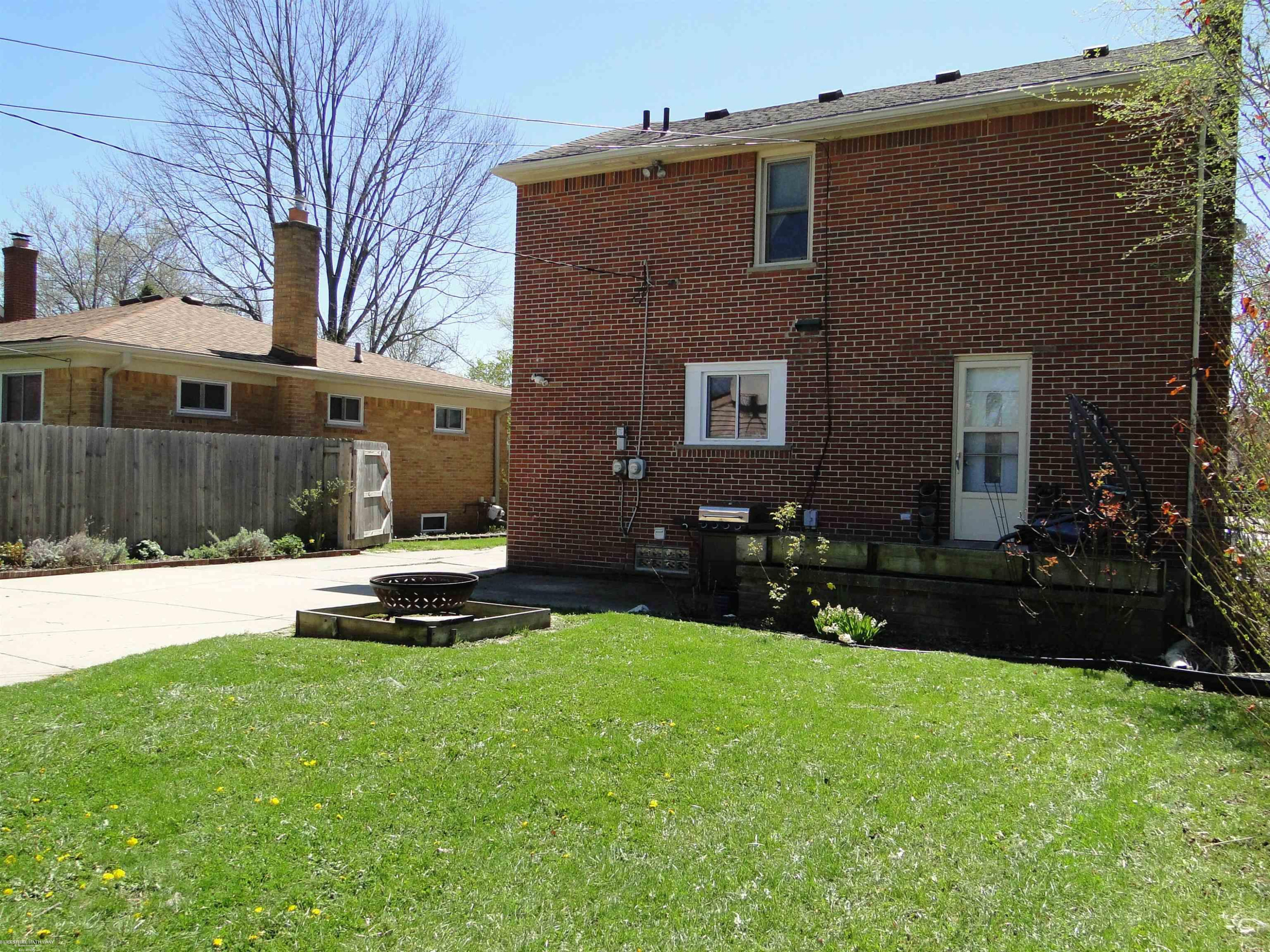 18307 Spring Ct N Court, Fraser, MI 48026 — Photo 5