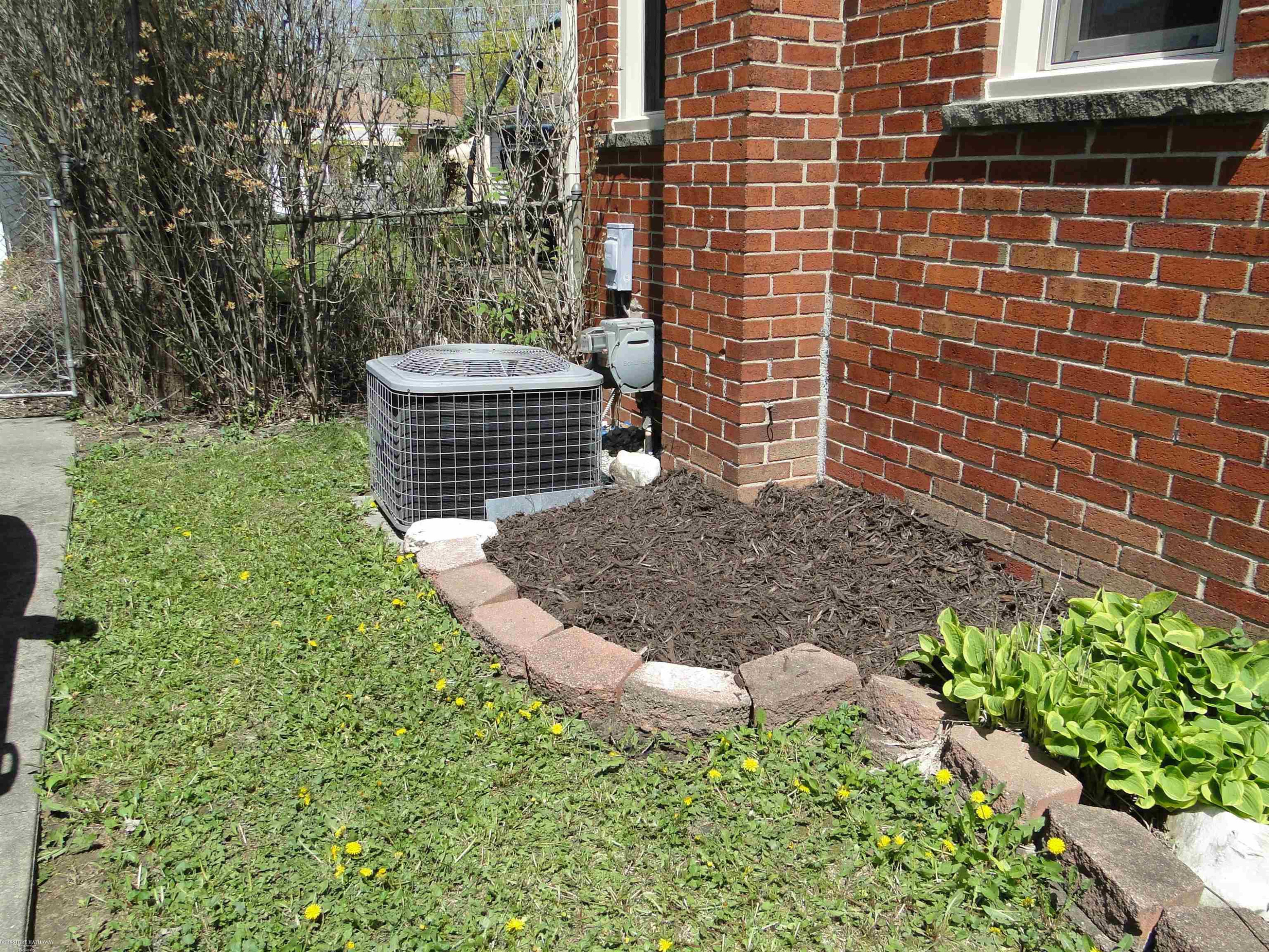 18307 Spring Ct N Court, Fraser, MI 48026 — Photo 6