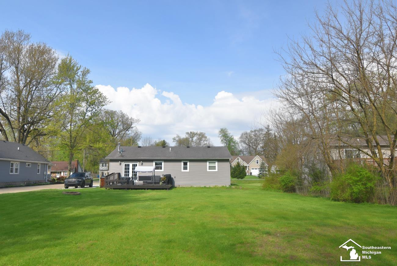 7050 Maplewood Drive, Temperance, MI 48182 — Photo 10