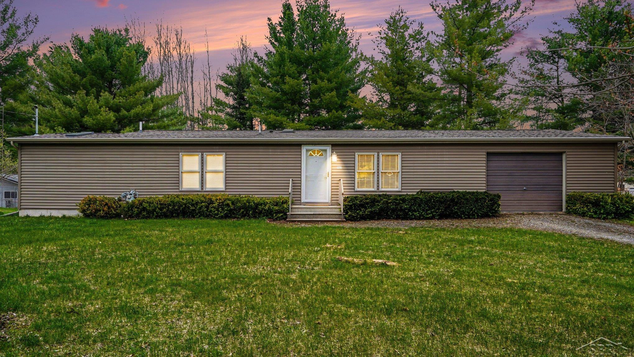 1553 Mills Road, Prescott, MI 48756