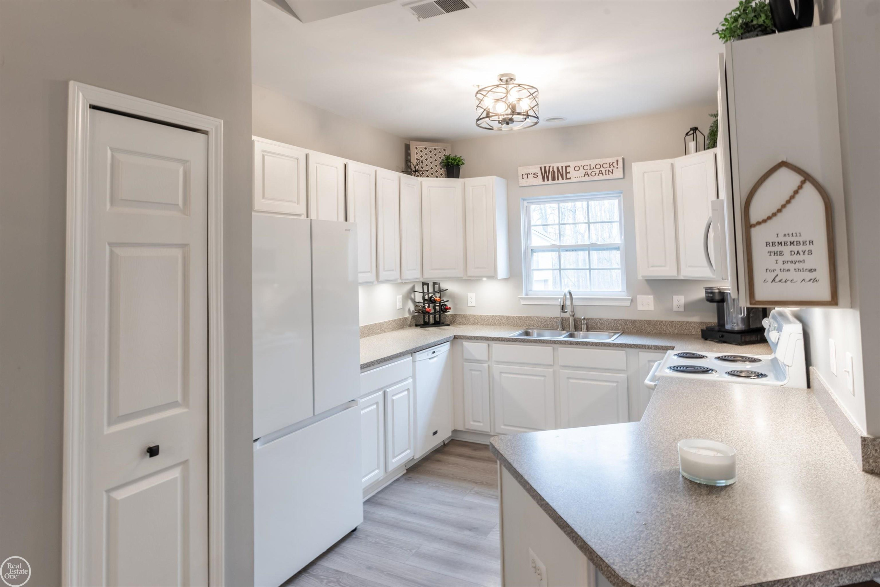25660 S Maritime Circle, MI — Photo 9