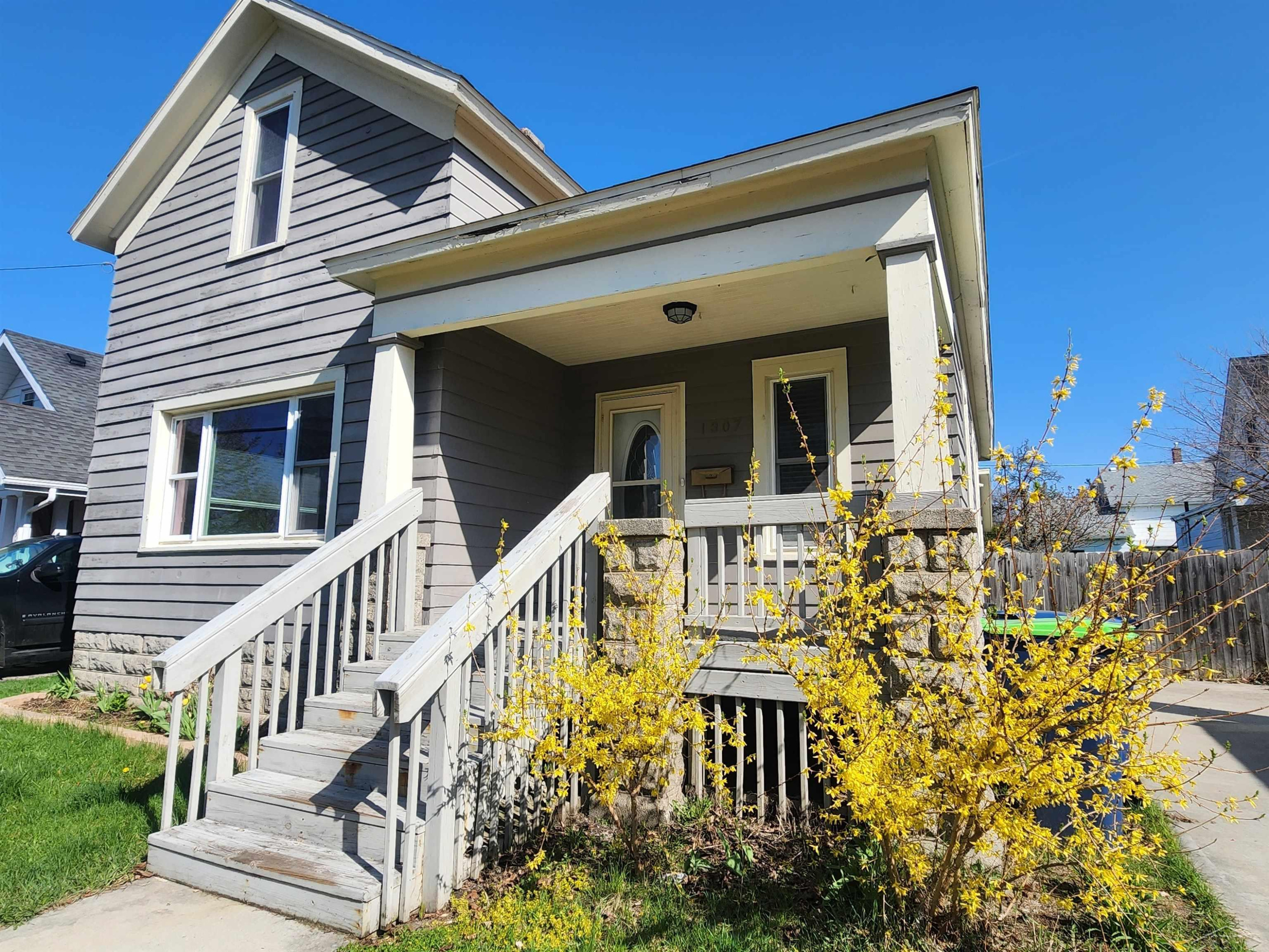 1307 33rd Street, Bay City, MI 48708 — front exterior