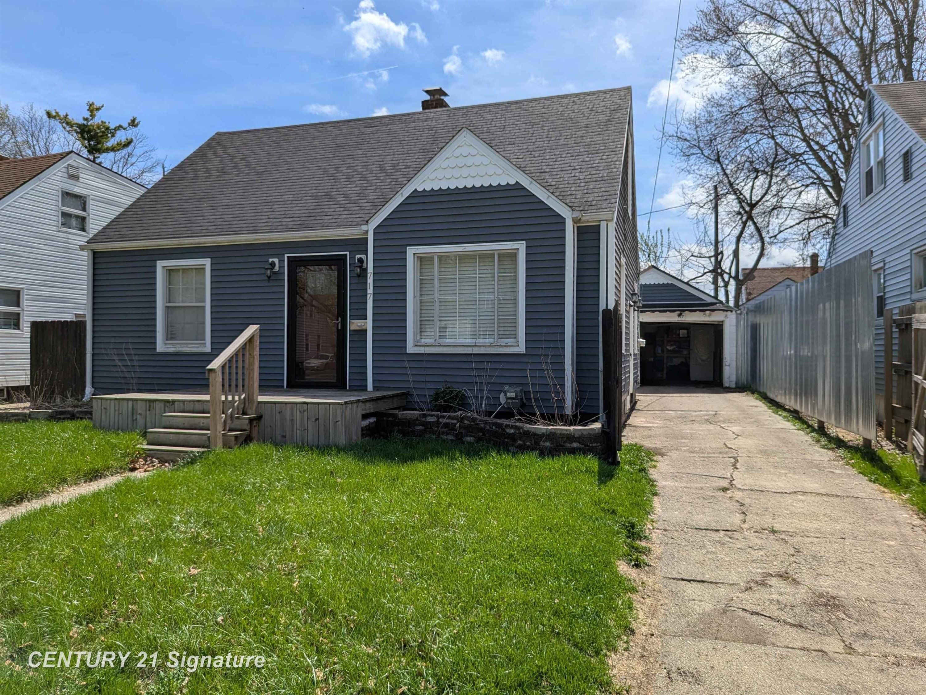 717 Huron Street, Flint, MI 48507 — front exterior