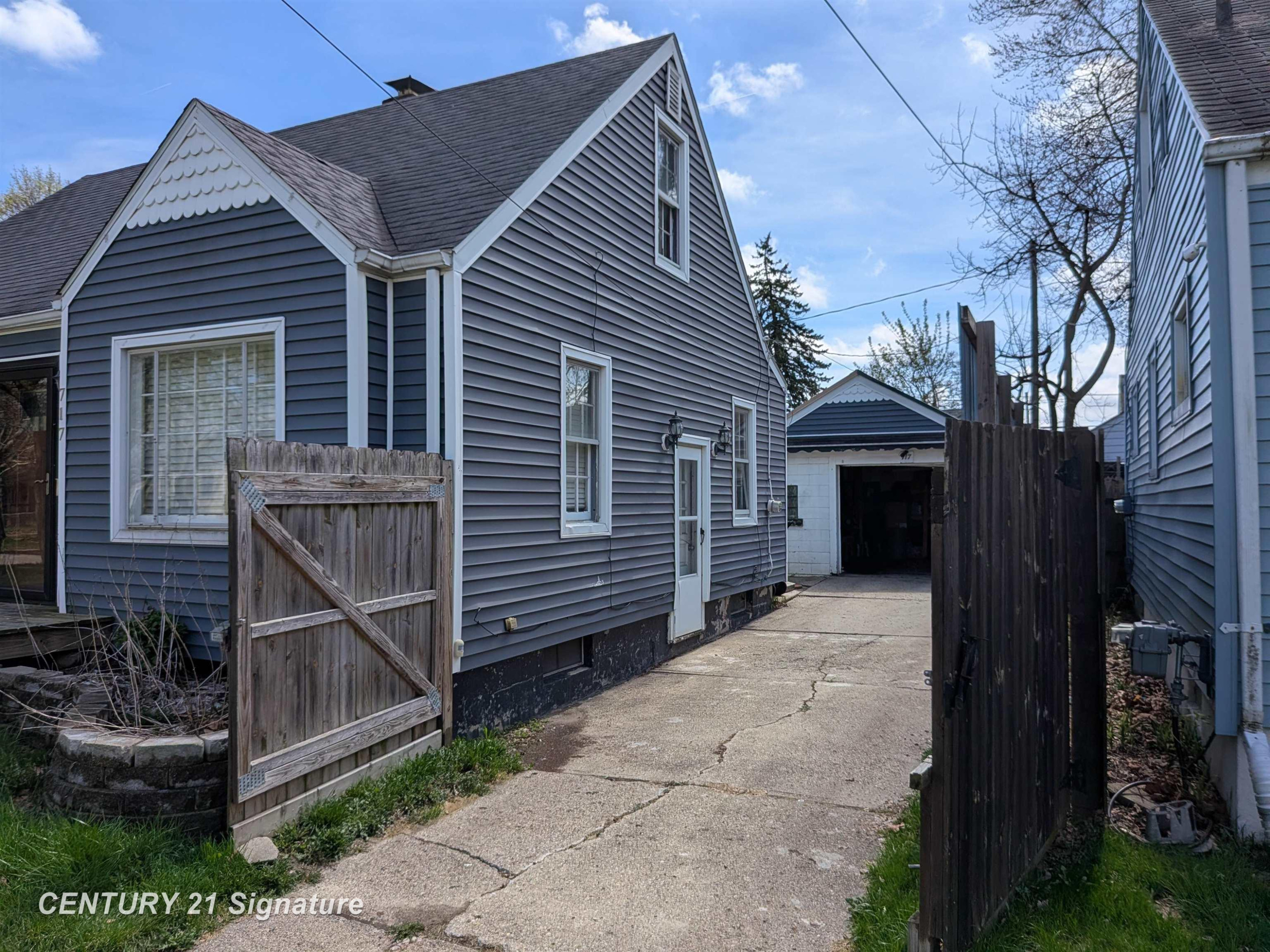 717 Huron Street, Flint, MI 48507 — Photo 13