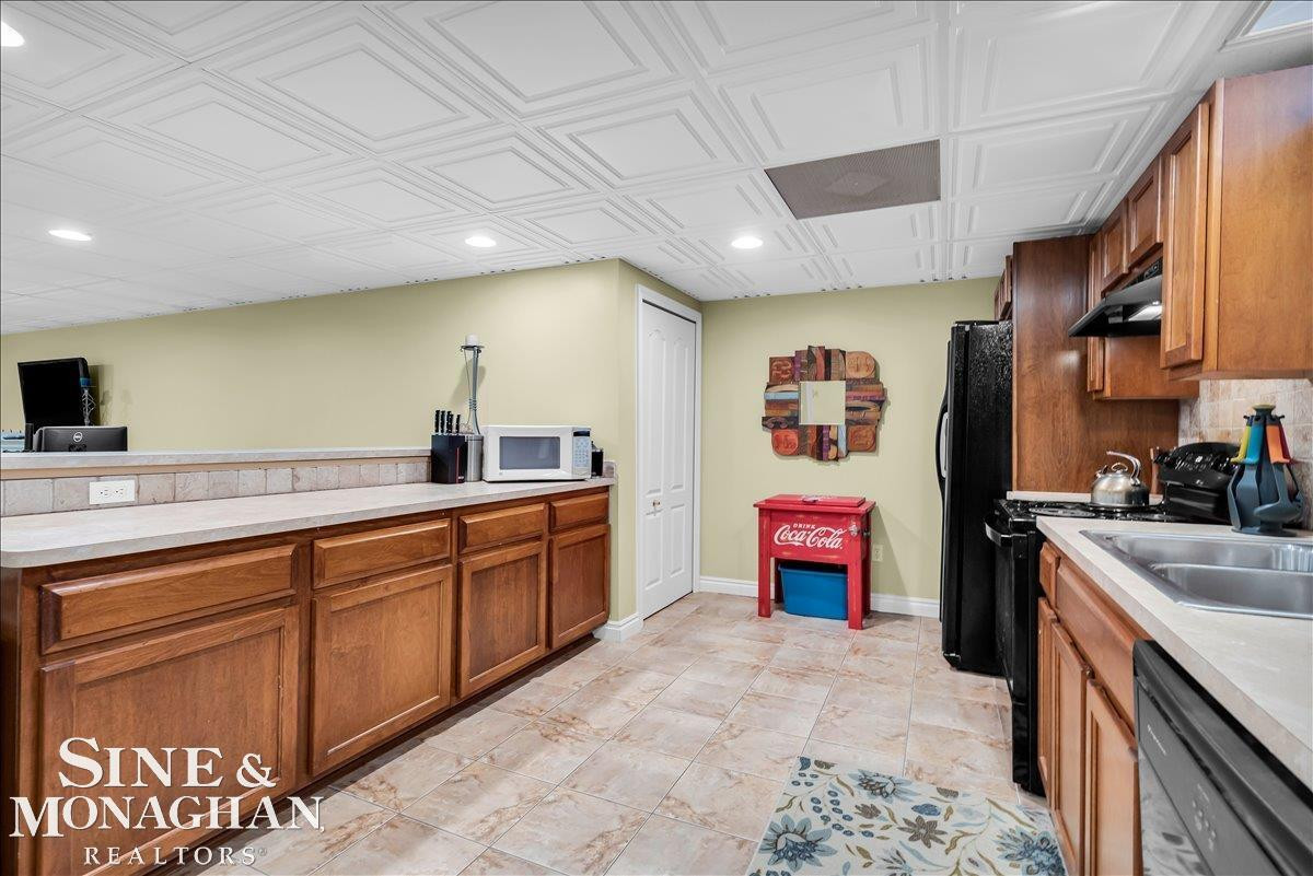 7303 William Drive, Shelby Twp, MI 48316 — Photo 38