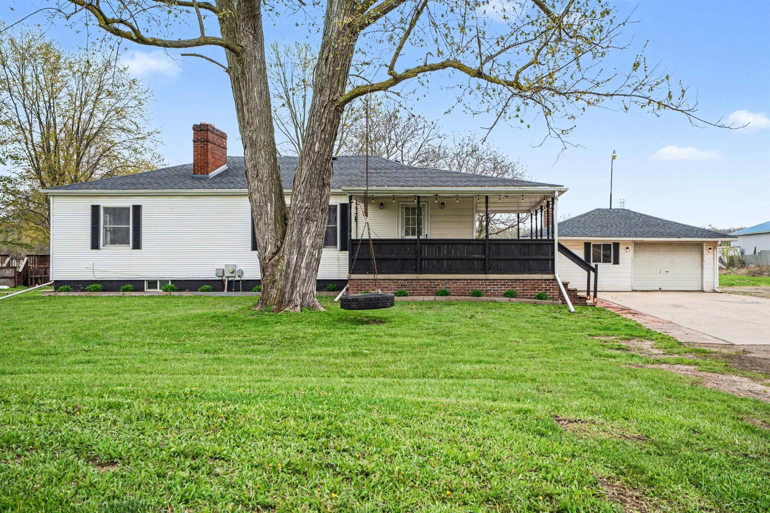 2695 S Center Road, Saginaw, MI 48609 — Photo 2