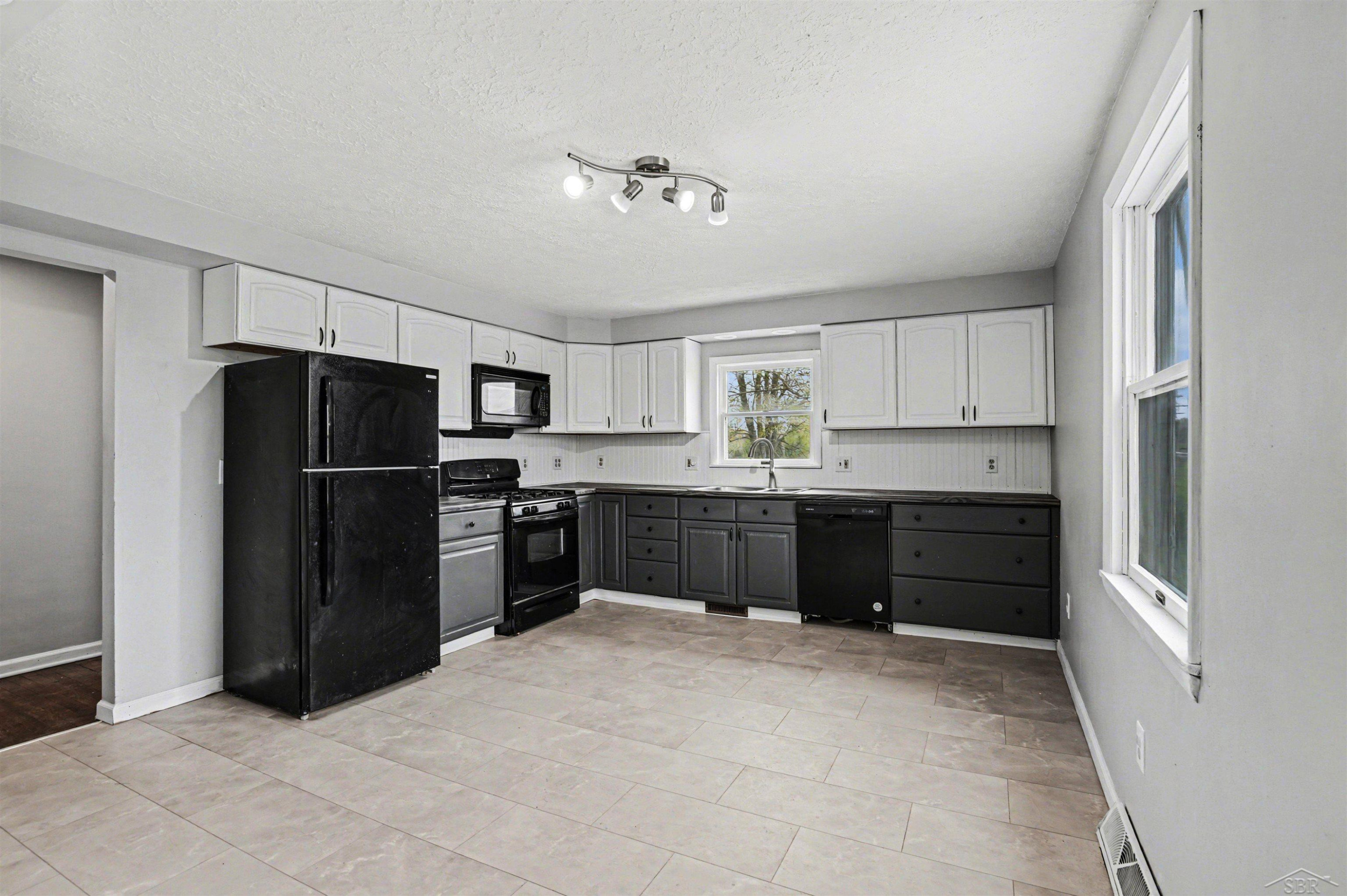 2695 S Center Road, Saginaw, MI 48609 — Photo 8