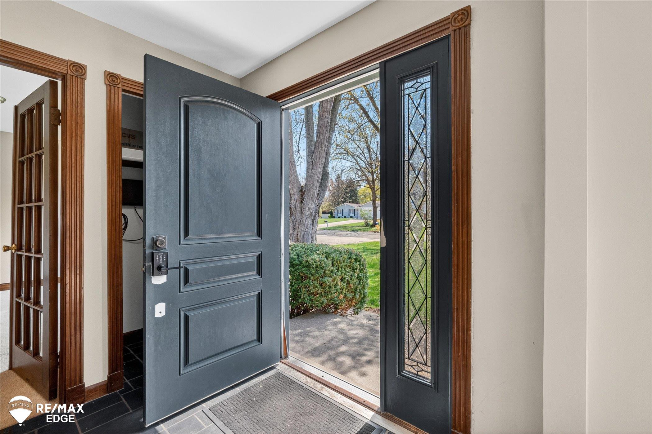 8454 Wesley Drive, Flushing, MI 48433 — Photo 6