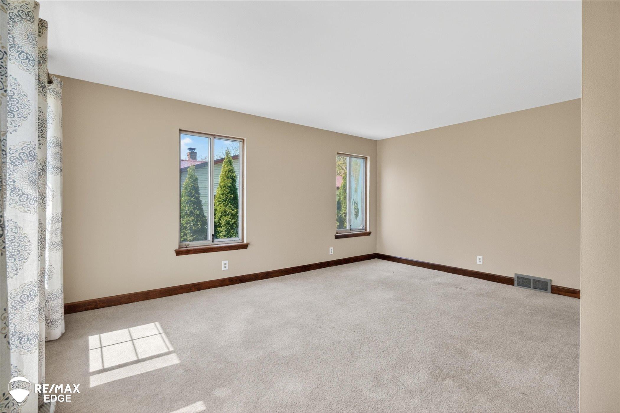 8454 Wesley Drive, Flushing, MI 48433 — Photo 7