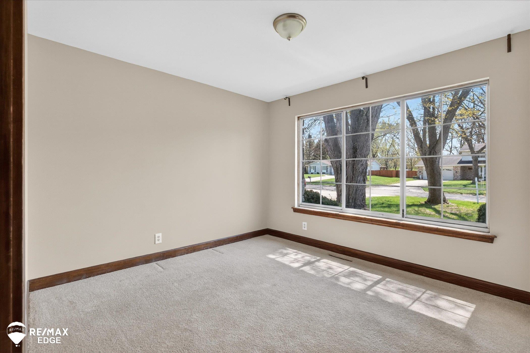 8454 Wesley Drive, Flushing, MI 48433 — Photo 9