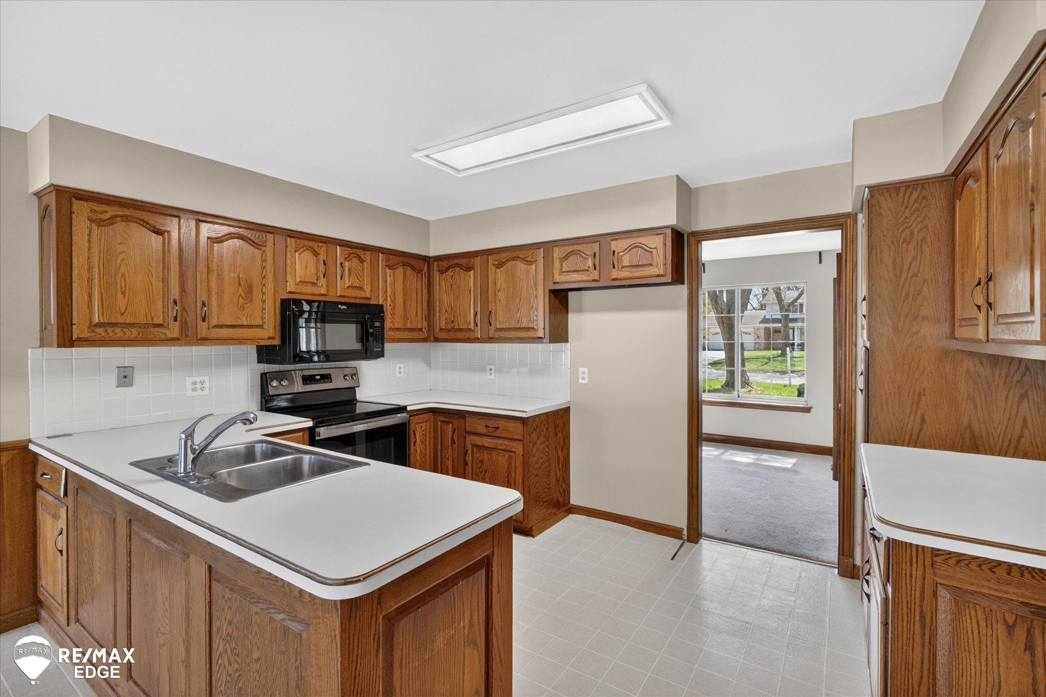 8454 Wesley Drive, Flushing, MI 48433 — Photo 11