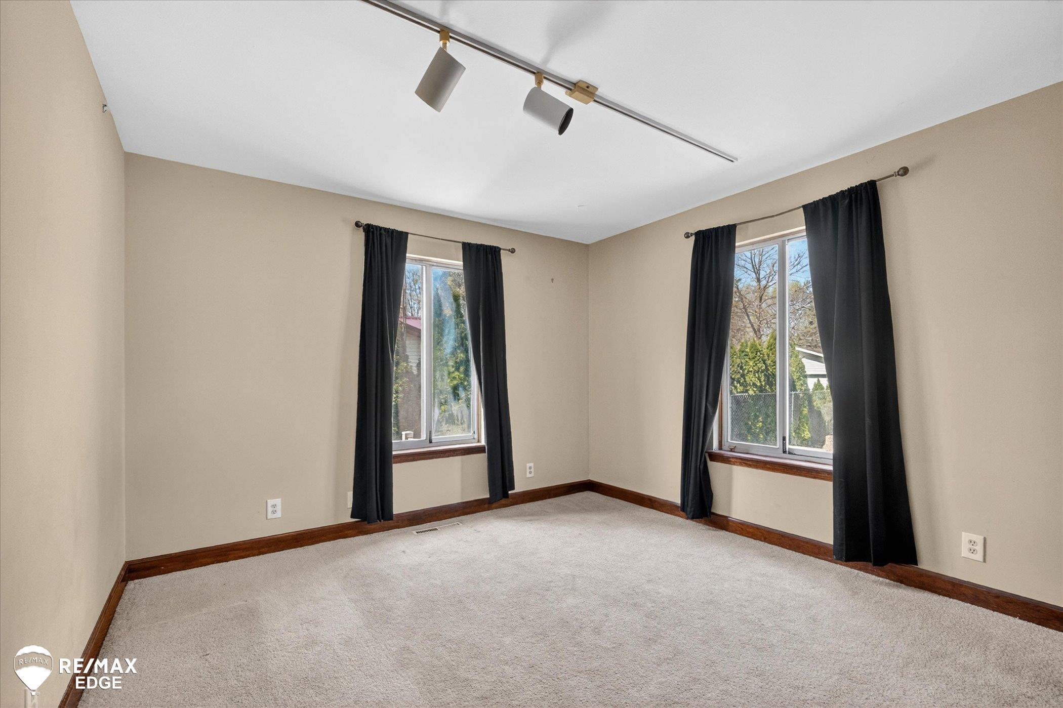 8454 Wesley Drive, Flushing, MI 48433 — Photo 23