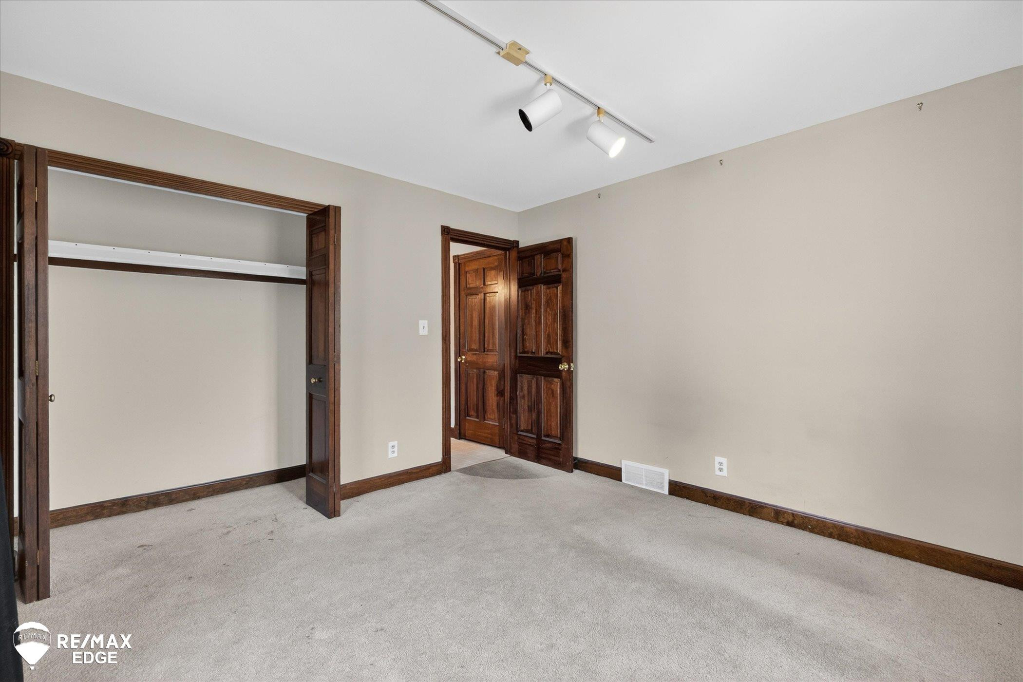 8454 Wesley Drive, Flushing, MI 48433 — Photo 24