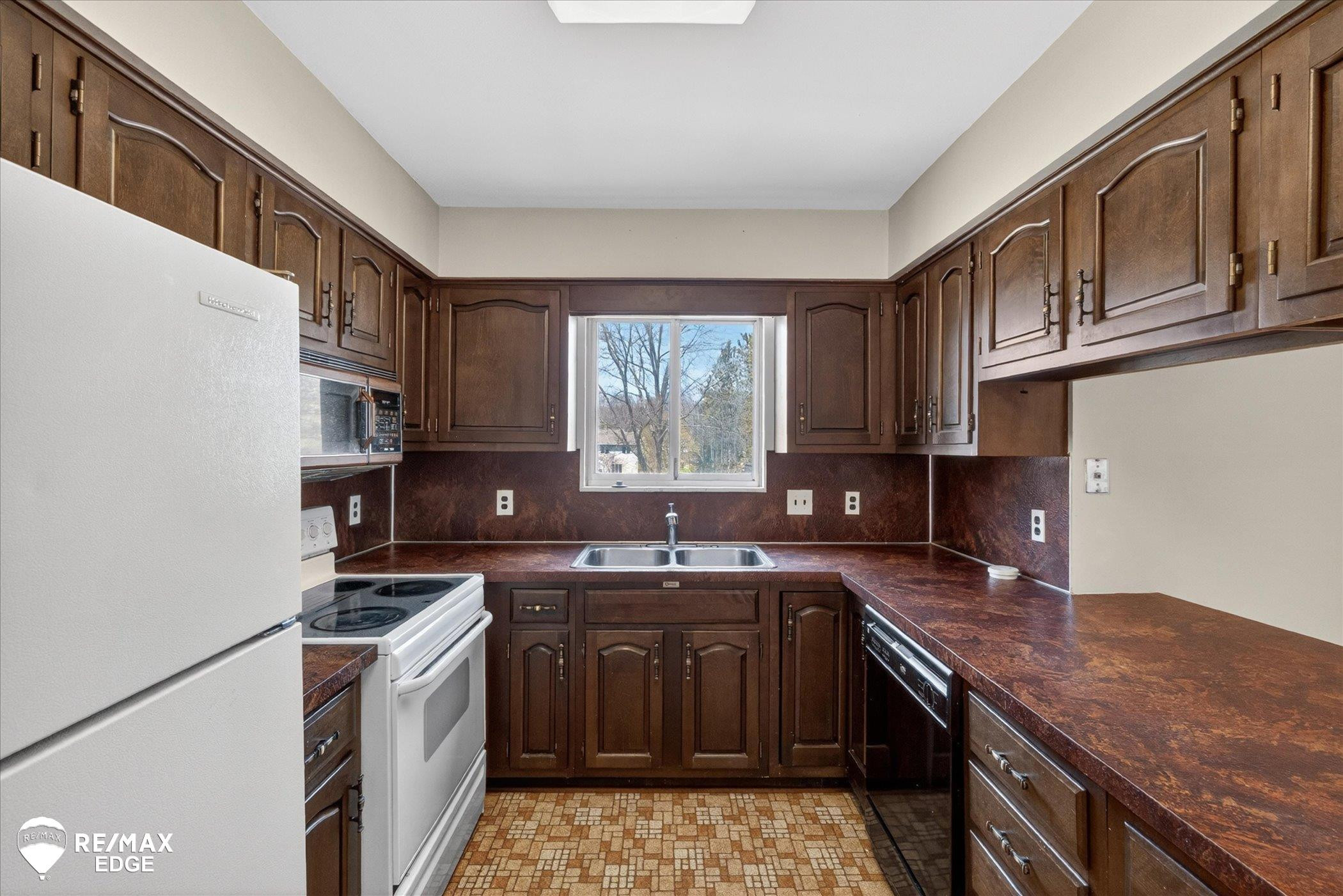 8454 Wesley Drive, Flushing, MI 48433 — Photo 36