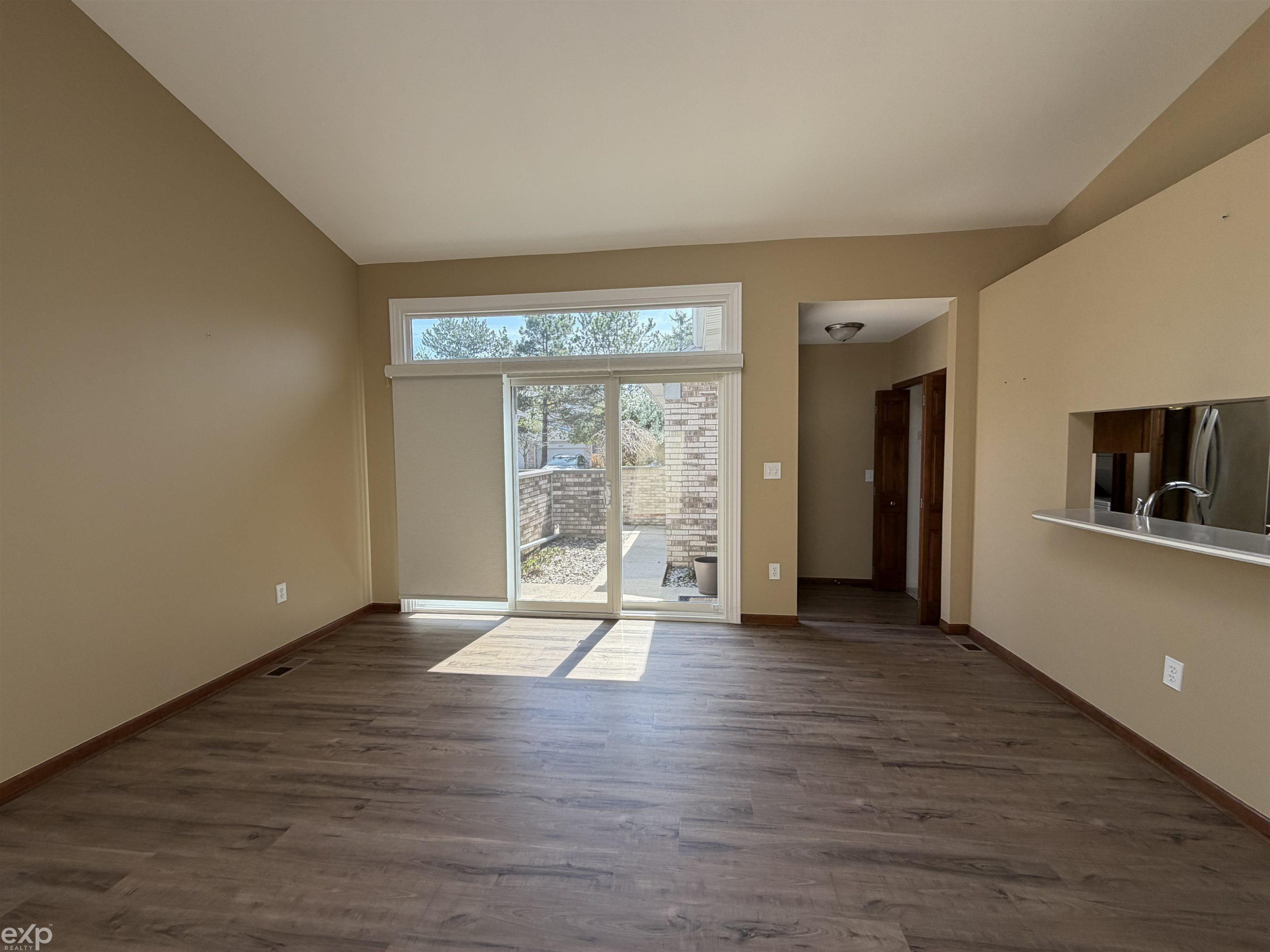 14715 Holly Ct Court, 62, Shelby Twp, MI 48315 — Photo 3