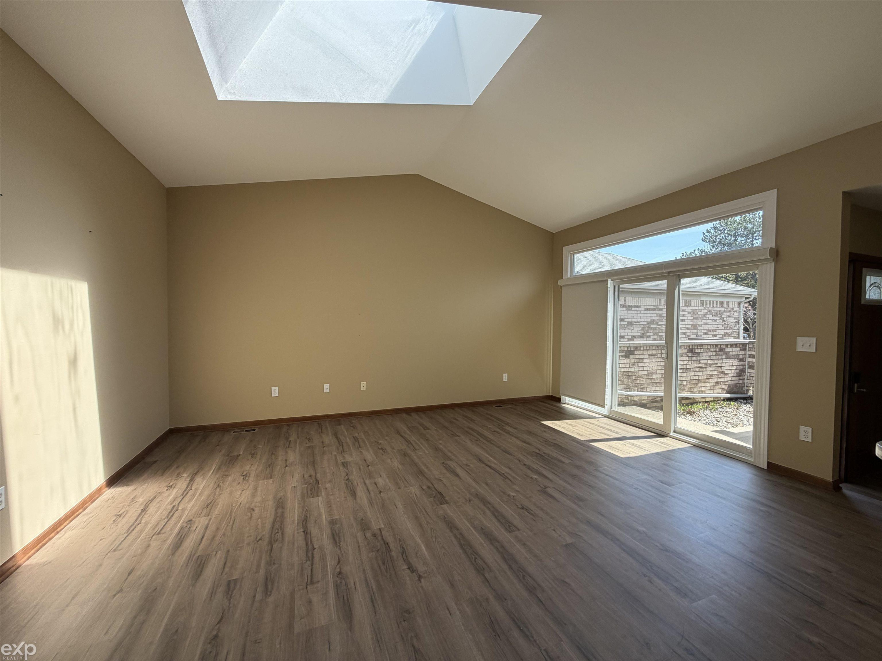 14715 Holly Ct Court, 62, Shelby Twp, MI 48315 — Photo 4
