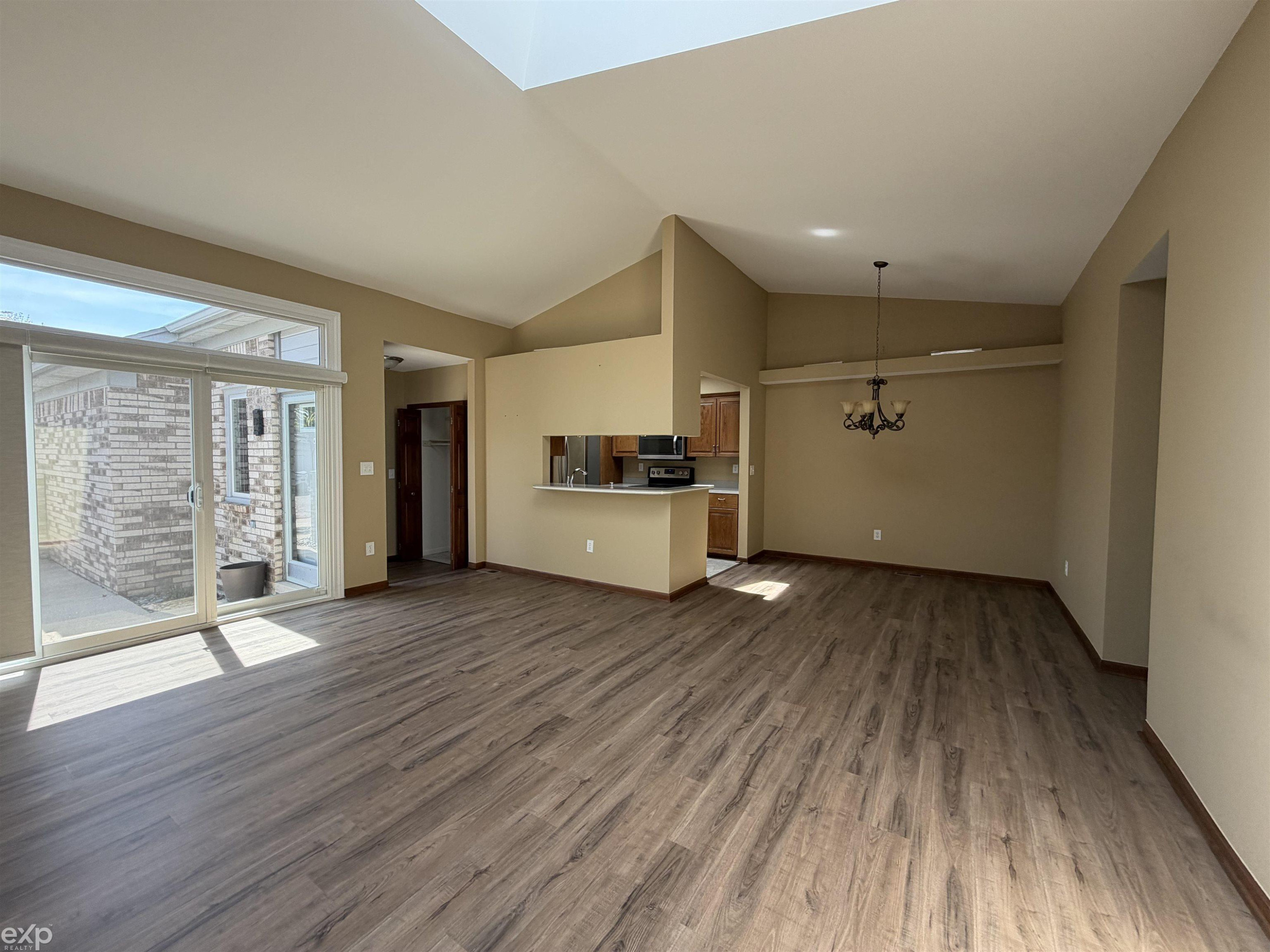 14715 Holly Ct Court, 62, Shelby Twp, MI 48315 — Photo 5