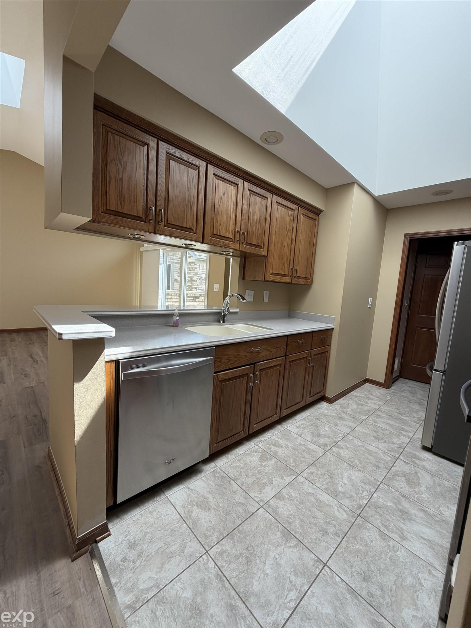 14715 Holly Ct Court, 62, Shelby Twp, MI 48315 — Photo 8