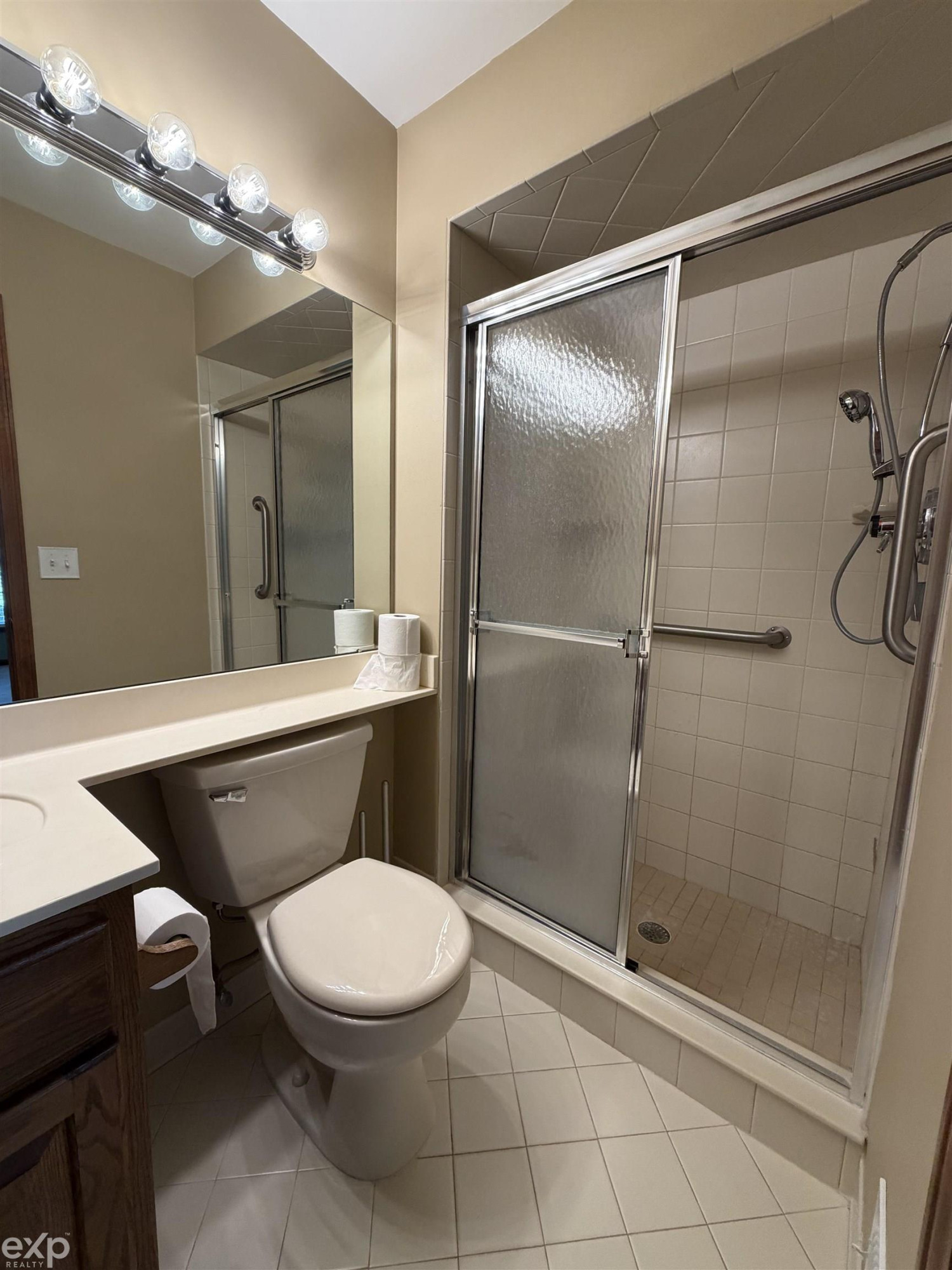 14715 Holly Ct Court, 62, Shelby Twp, MI 48315 — Photo 18