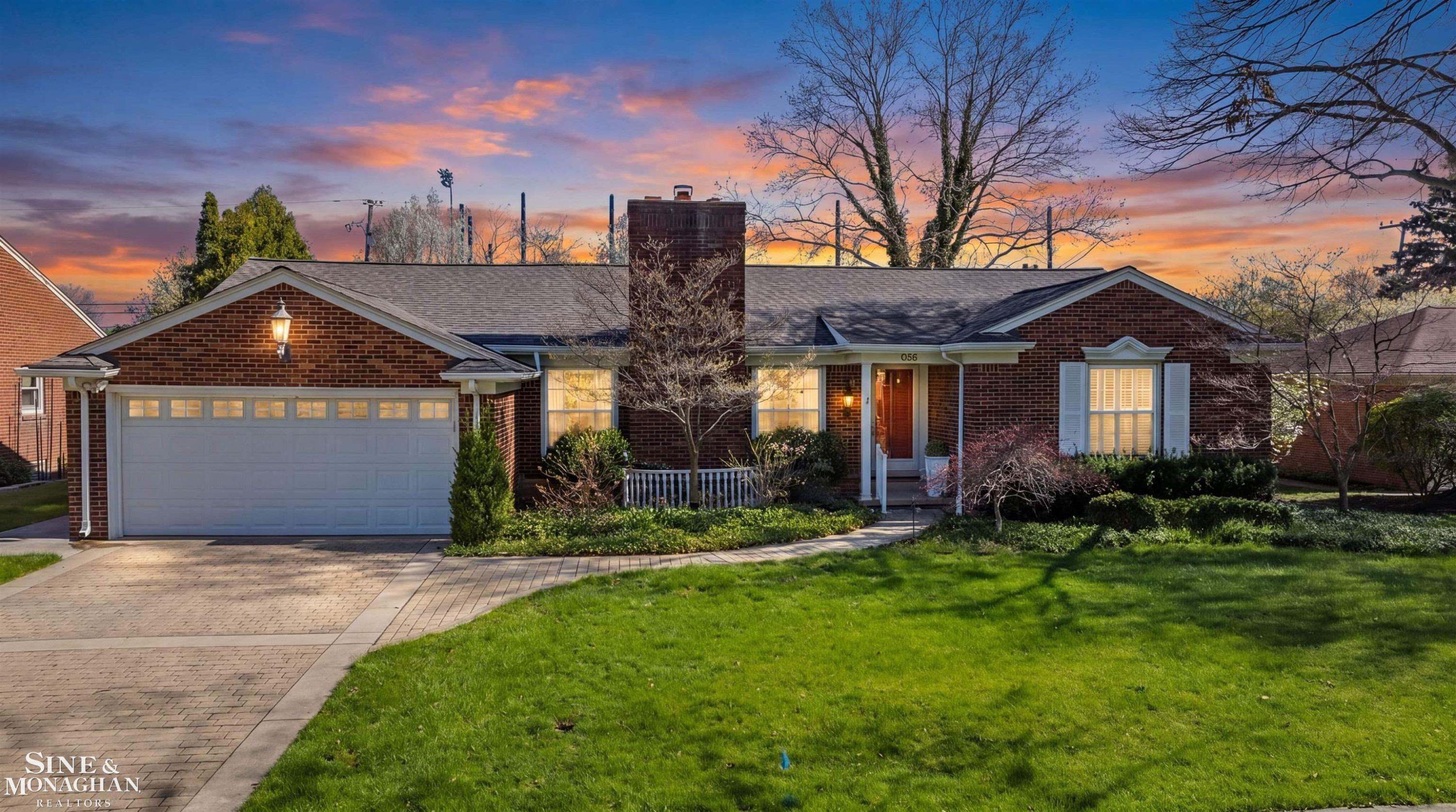 926 Hidden Lane, Grosse Pointe Woods, MI 48236 — front exterior