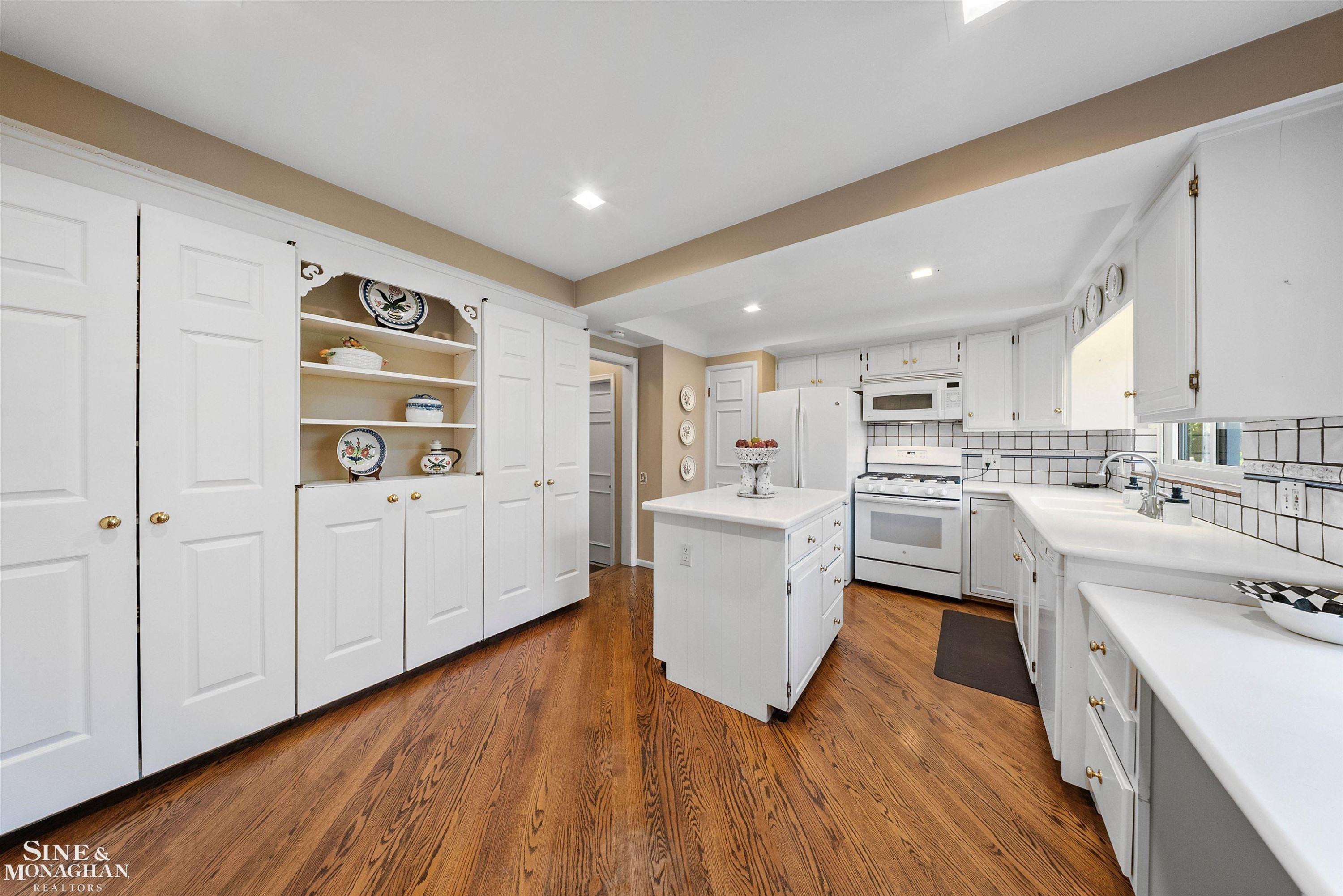 926 Hidden Lane, Grosse Pointe Woods, MI 48236 — Photo 16