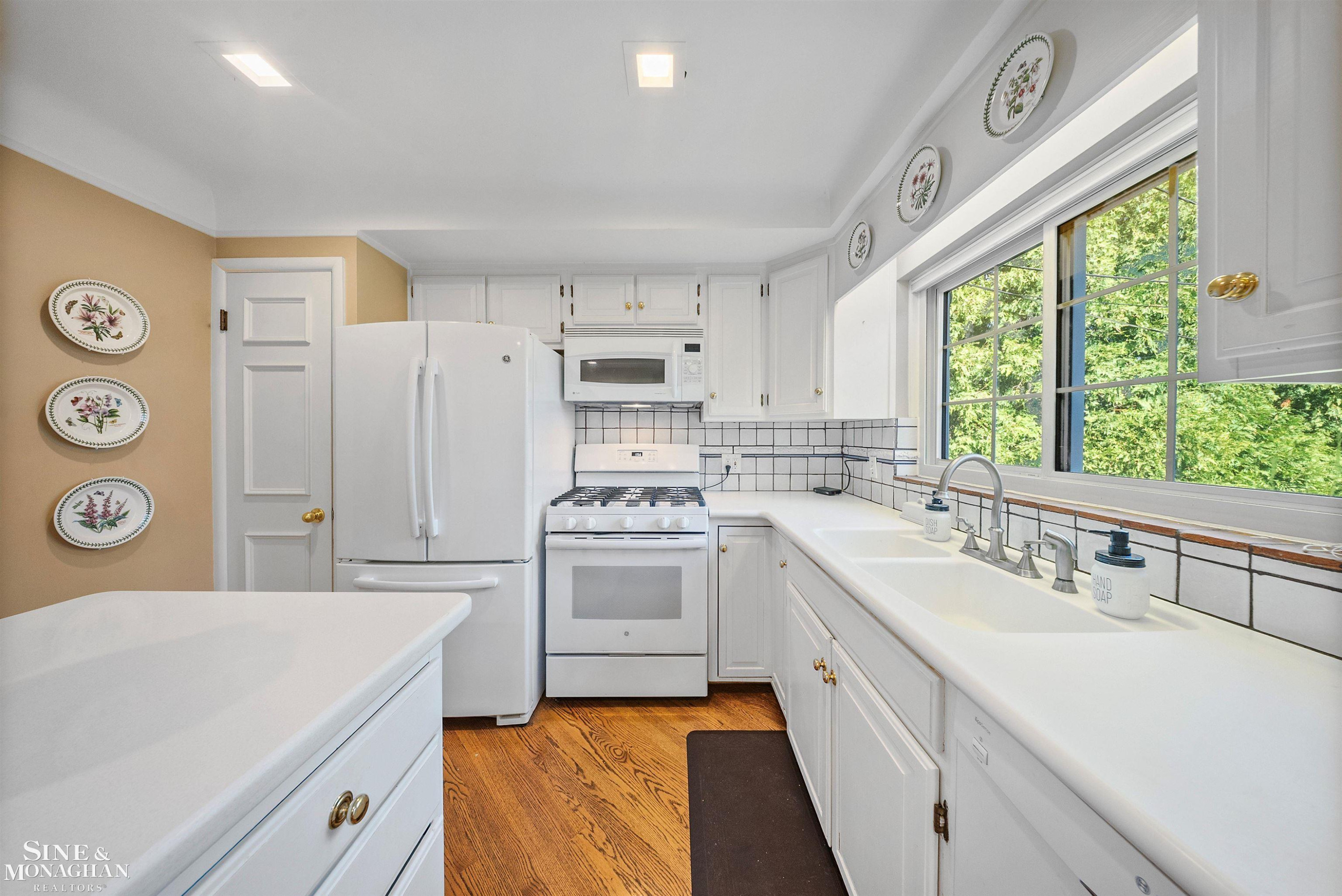 926 Hidden Lane, Grosse Pointe Woods, MI 48236 — Photo 18