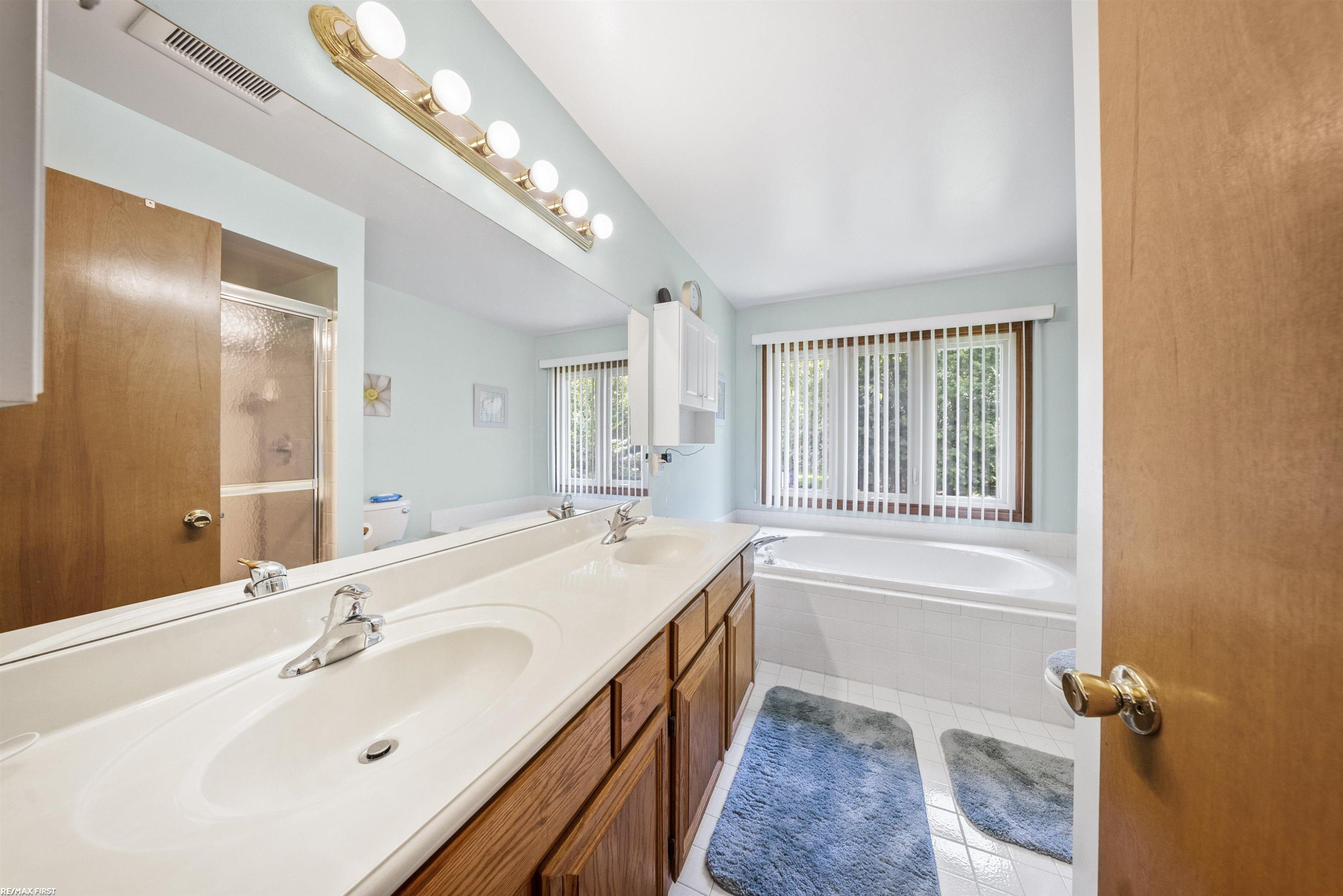 42150 Margaret Drive, Clinton Twp, MI 48038 — Photo 28