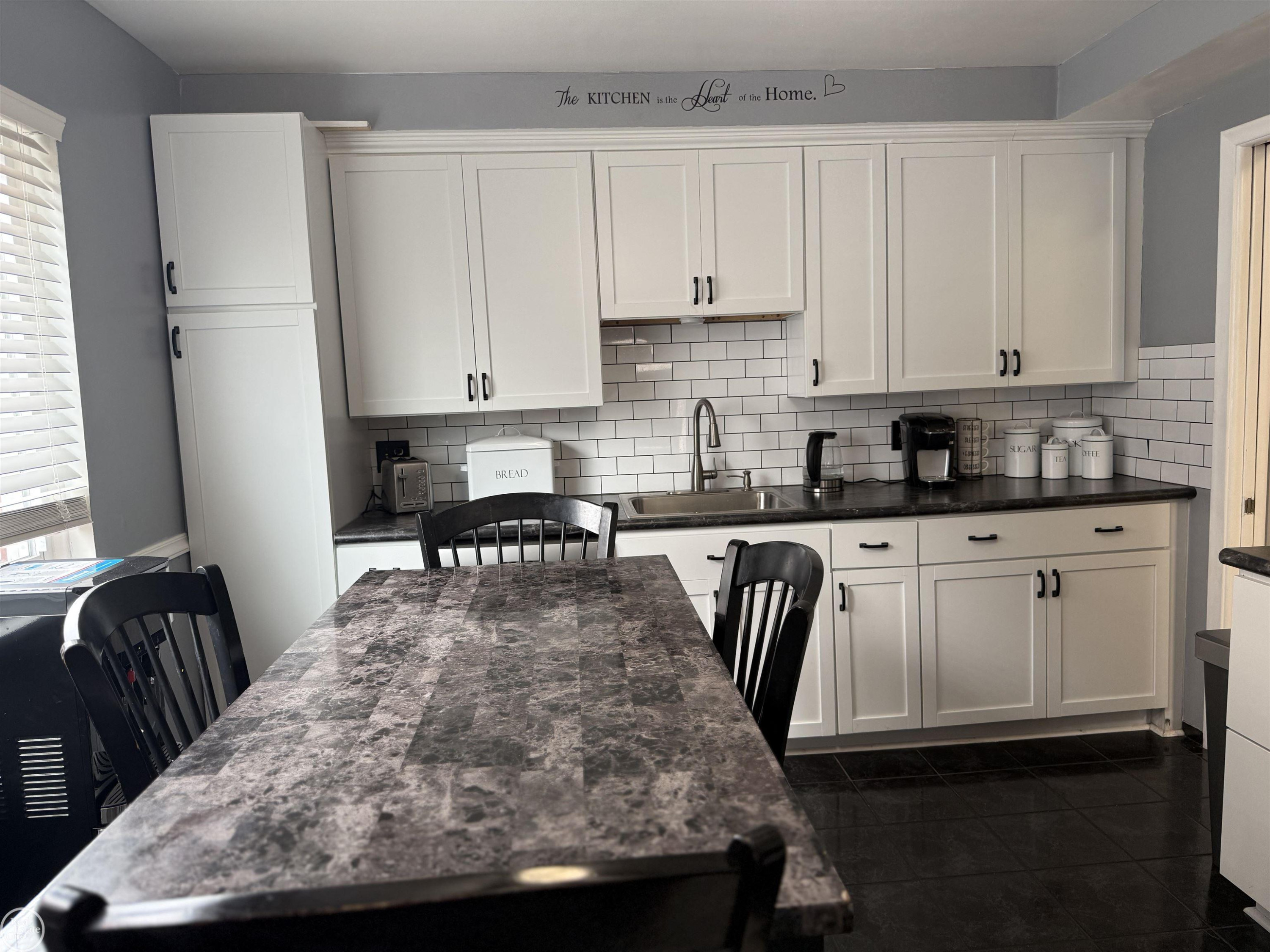 8053 Virginia Park Street, Center Line, MI 48015 — Photo 10