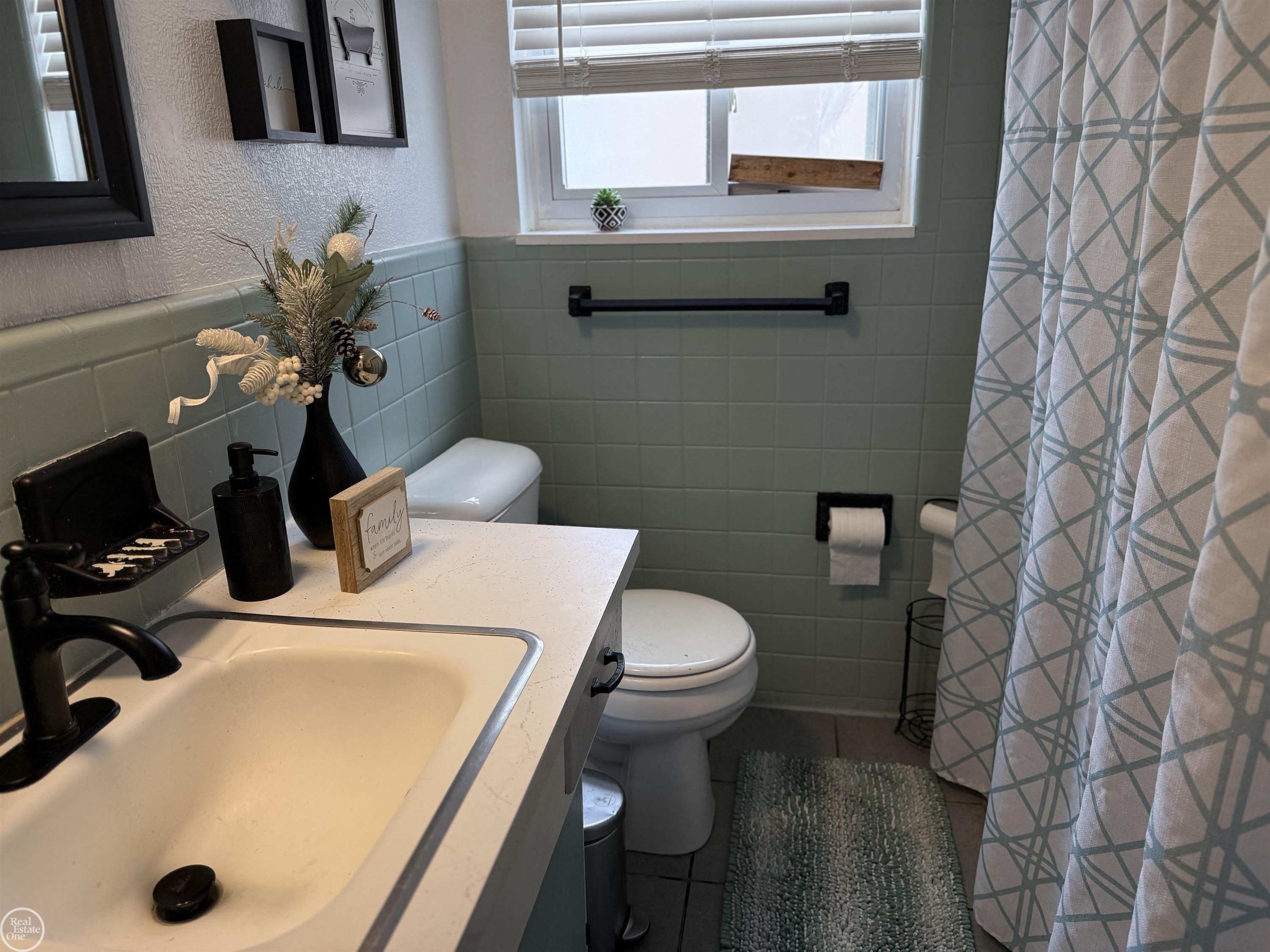 8053 Virginia Park Street, Center Line, MI 48015 — Photo 15