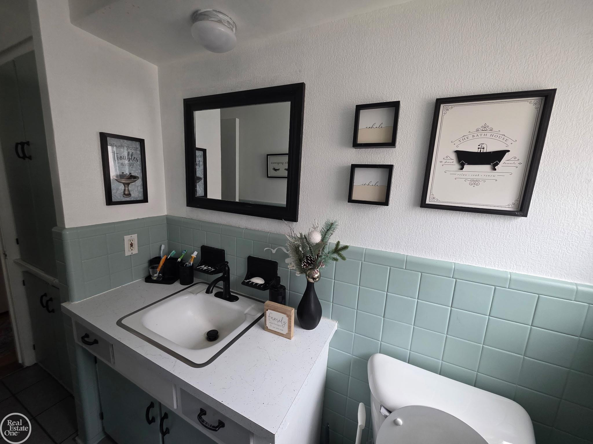 8053 Virginia Park Street, Center Line, MI 48015 — Photo 16