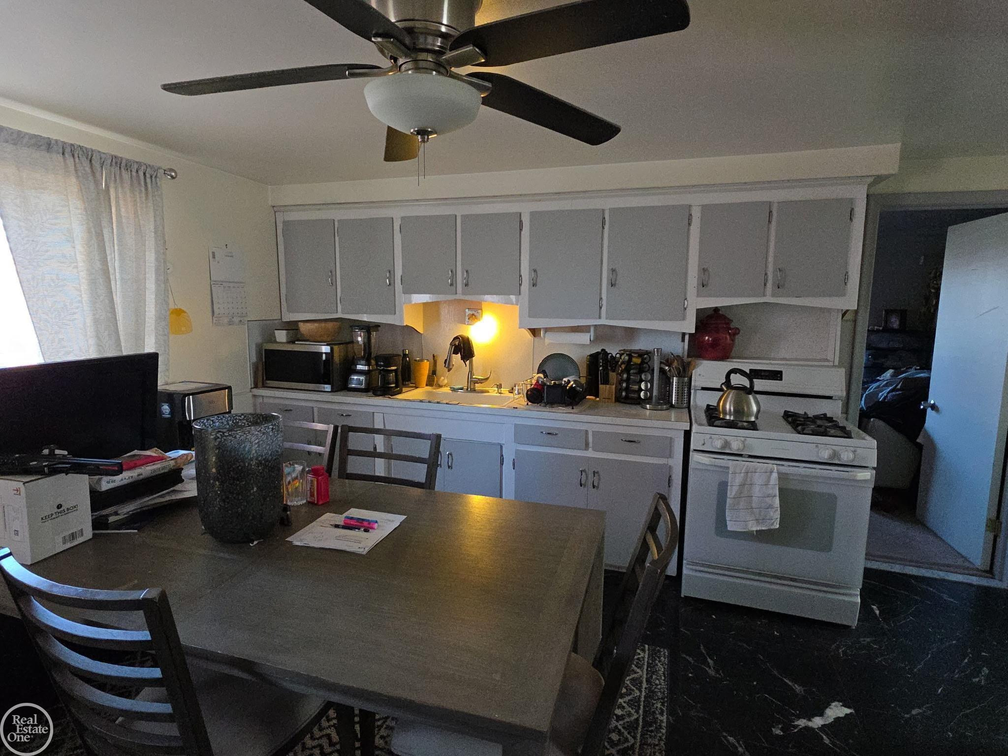 8053 Virginia Park Street, Center Line, MI 48015 — Photo 23