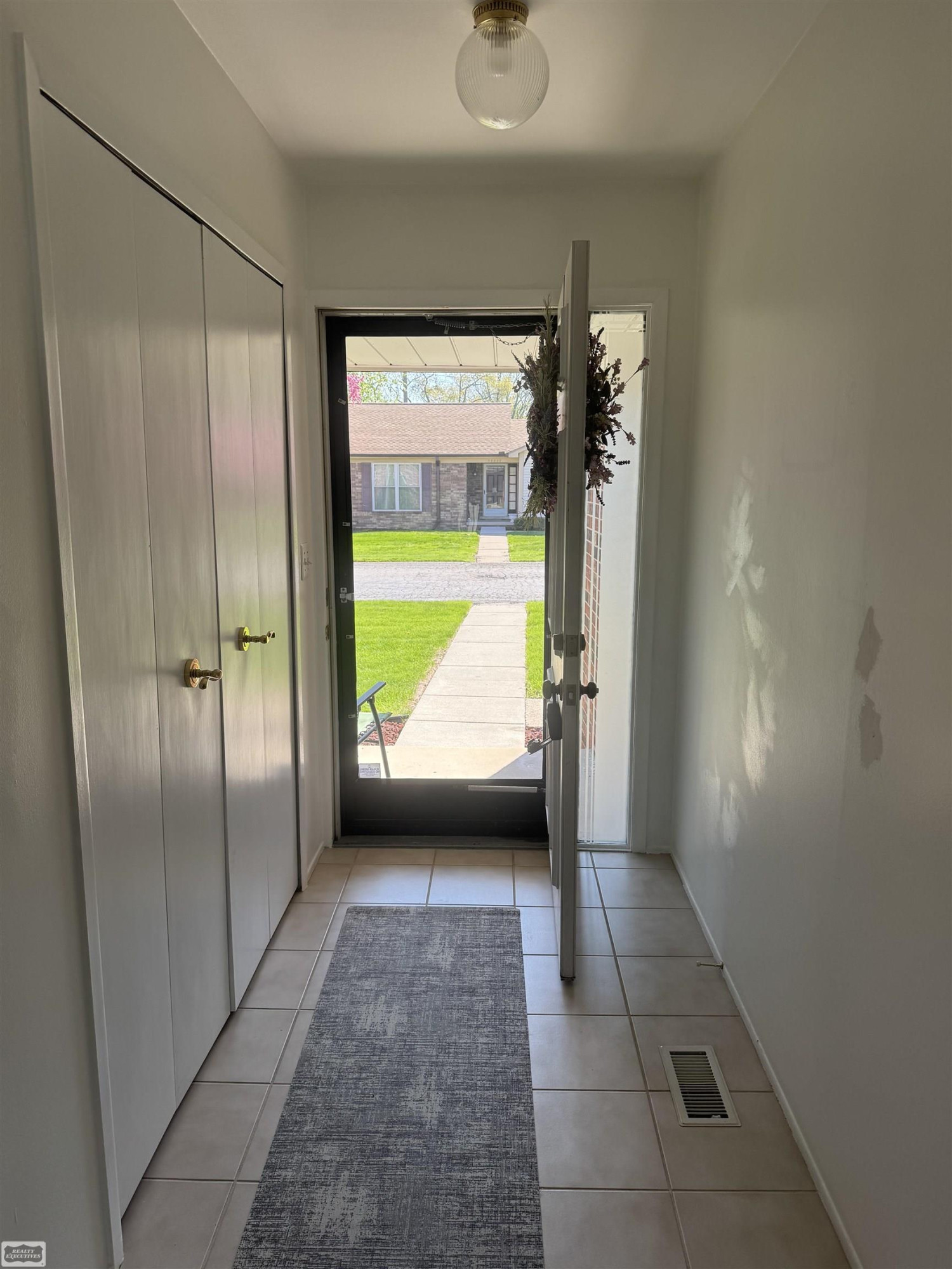 22821 Shoreview Court, Saint Clair Shores, MI 48082 — Photo 2