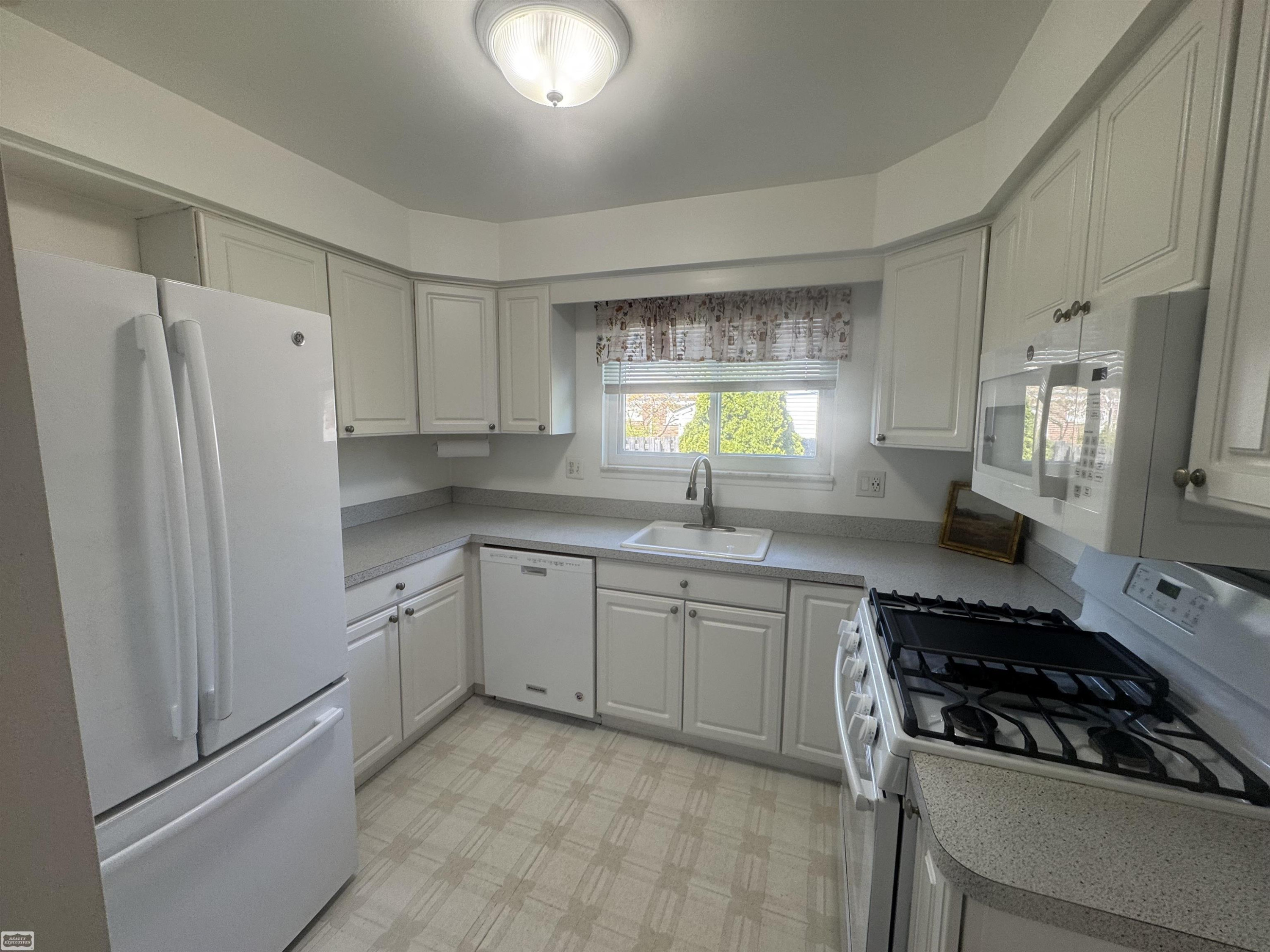 22821 Shoreview Court, Saint Clair Shores, MI 48082 — Photo 5