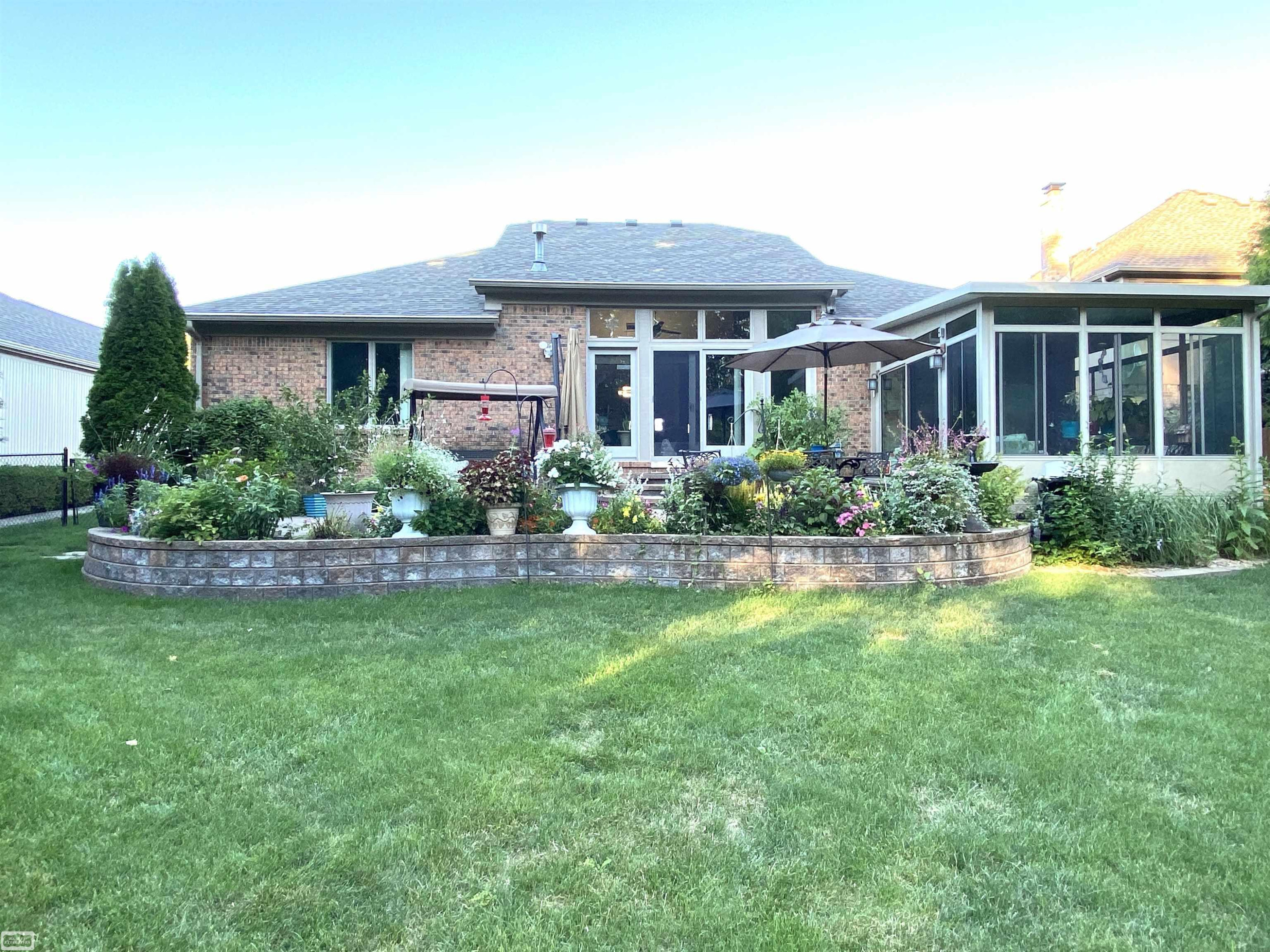 43243 RIVERWAY Drive, Clinton Twp, MI 48038 — Photo 4