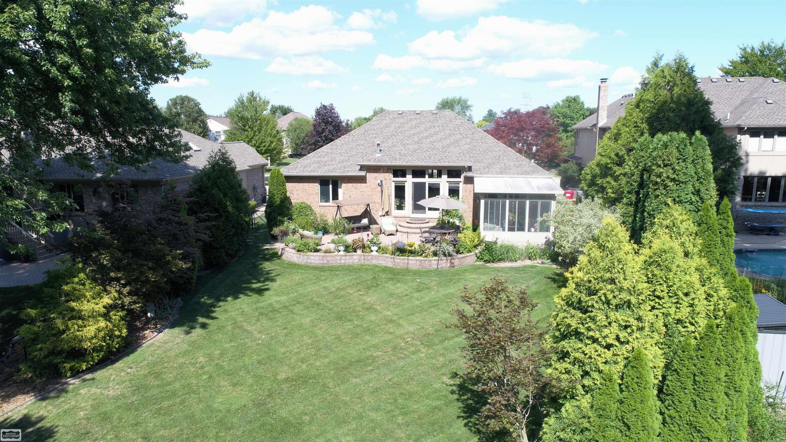 43243 RIVERWAY Drive, Clinton Twp, MI 48038 — Photo 5