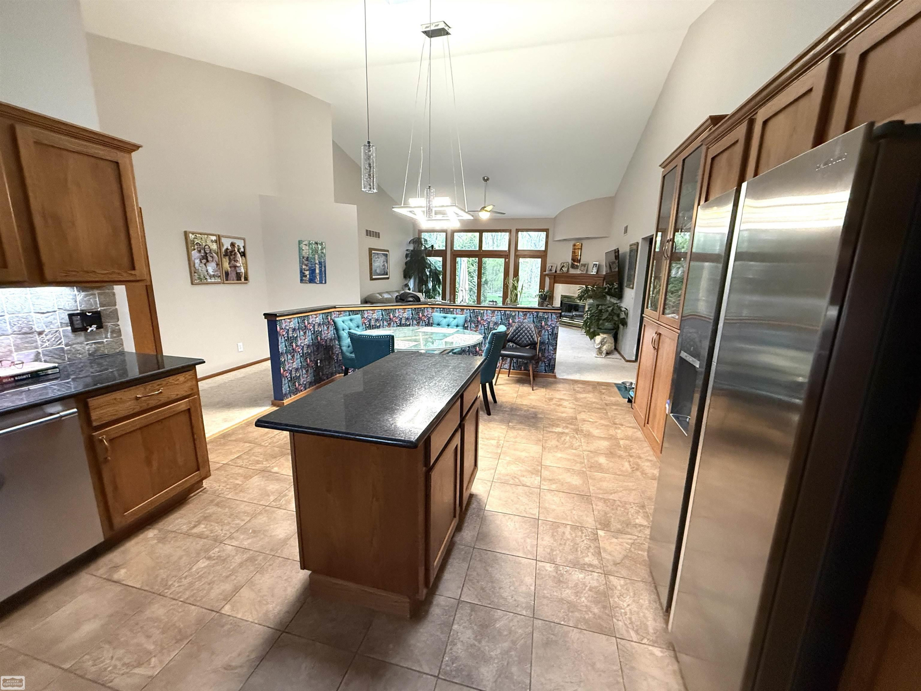 43243 RIVERWAY Drive, Clinton Twp, MI 48038 — Photo 8