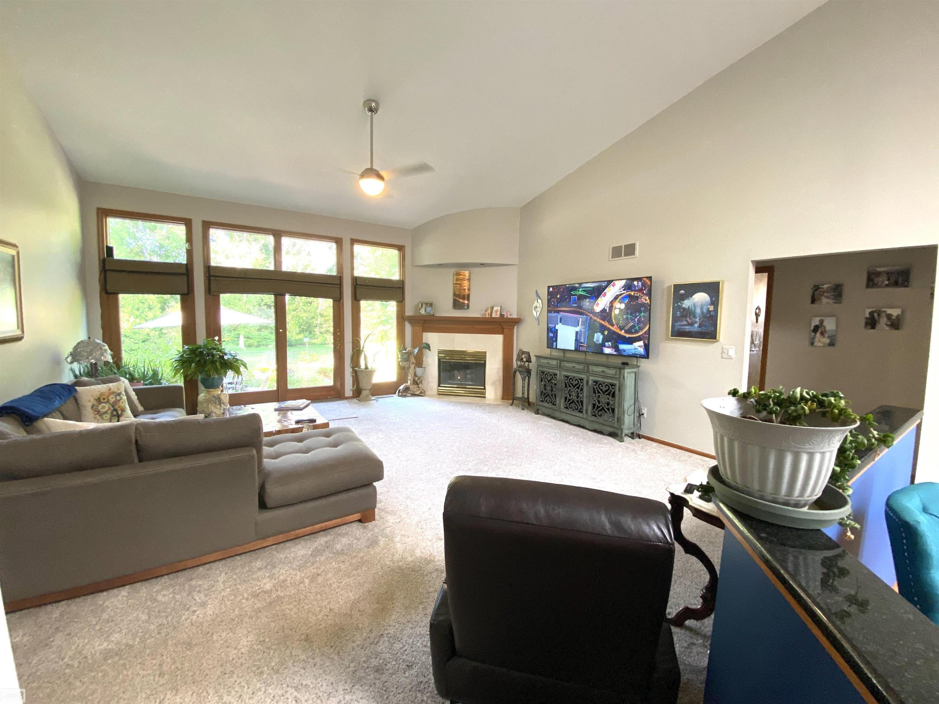 43243 RIVERWAY Drive, Clinton Twp, MI 48038 — Photo 10