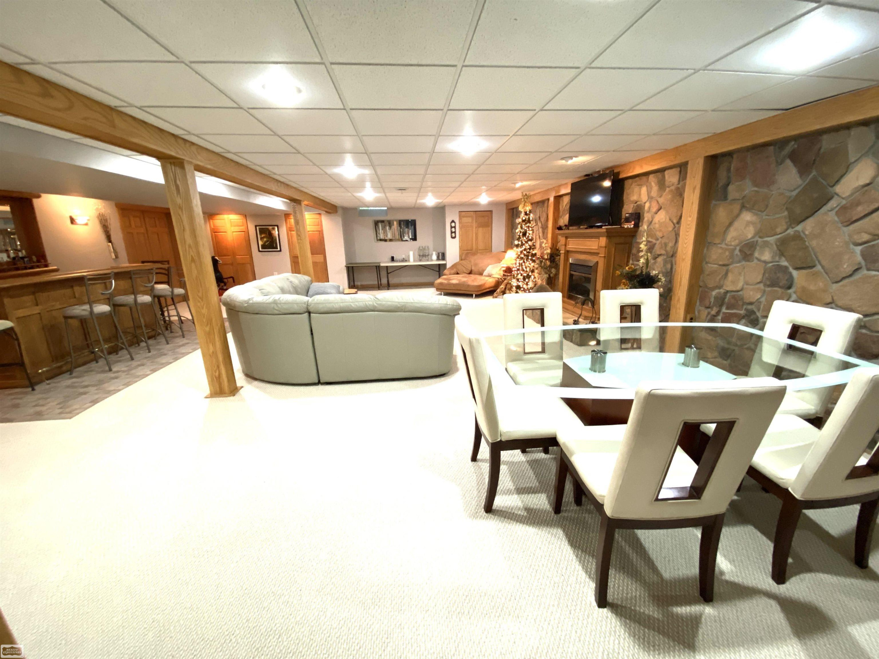 43243 RIVERWAY Drive, Clinton Twp, MI 48038 — Photo 14