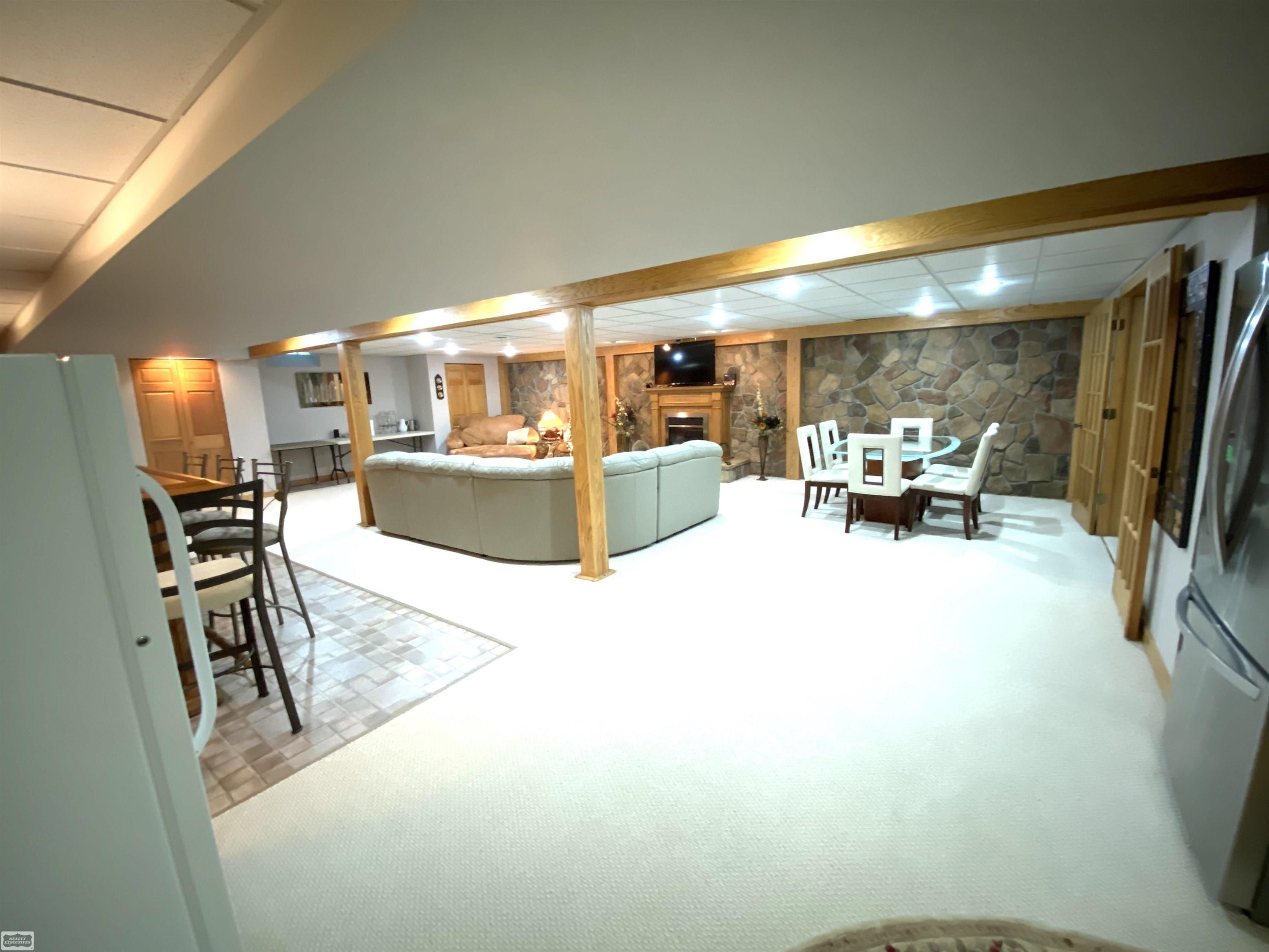 43243 RIVERWAY Drive, Clinton Twp, MI 48038 — Photo 15
