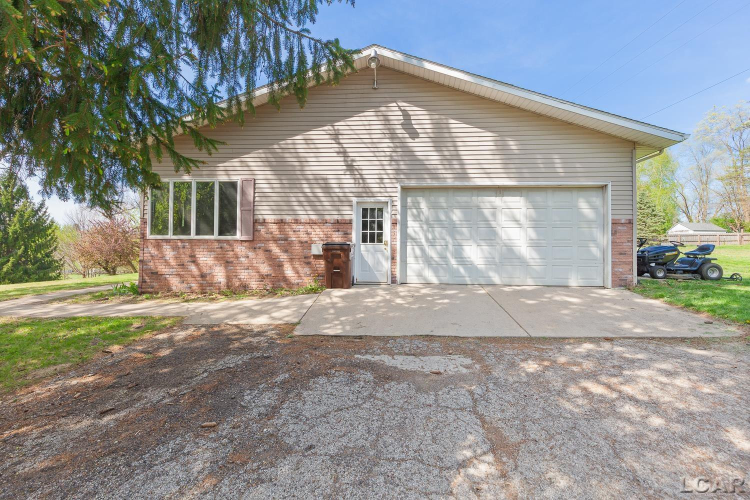1795 Howell Highway, Adrian, MI 49221 — Photo 2
