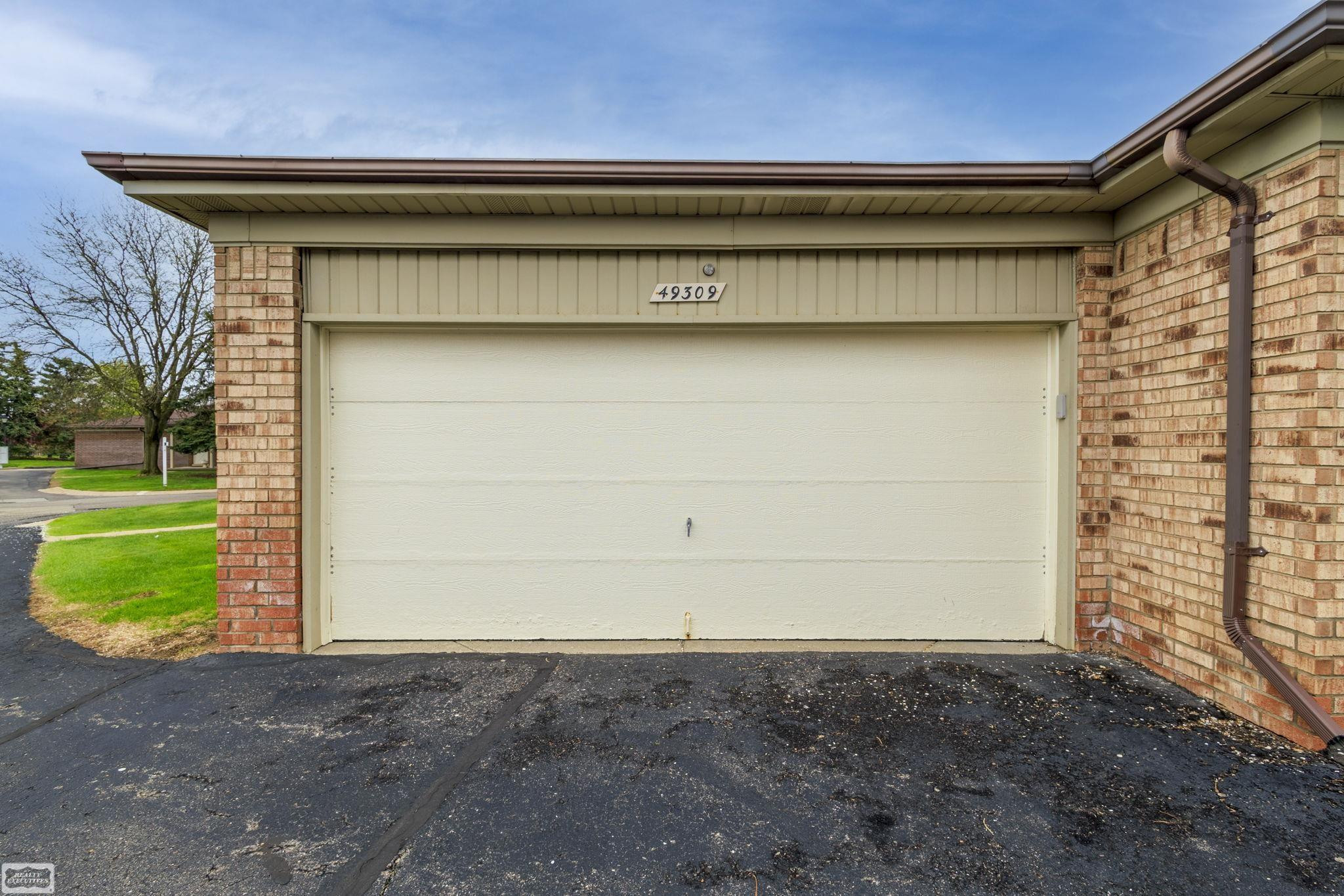 49309 Chesterfield Court, Utica, MI 48315 — Photo 3