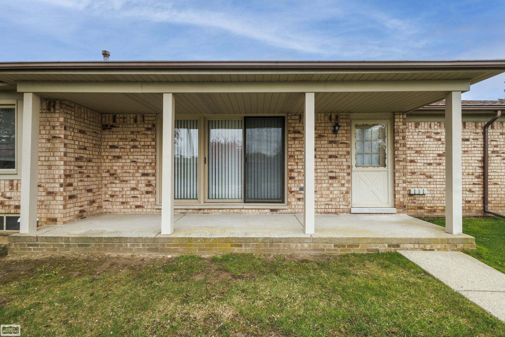 49309 Chesterfield Court, Utica, MI 48315 — Photo 4
